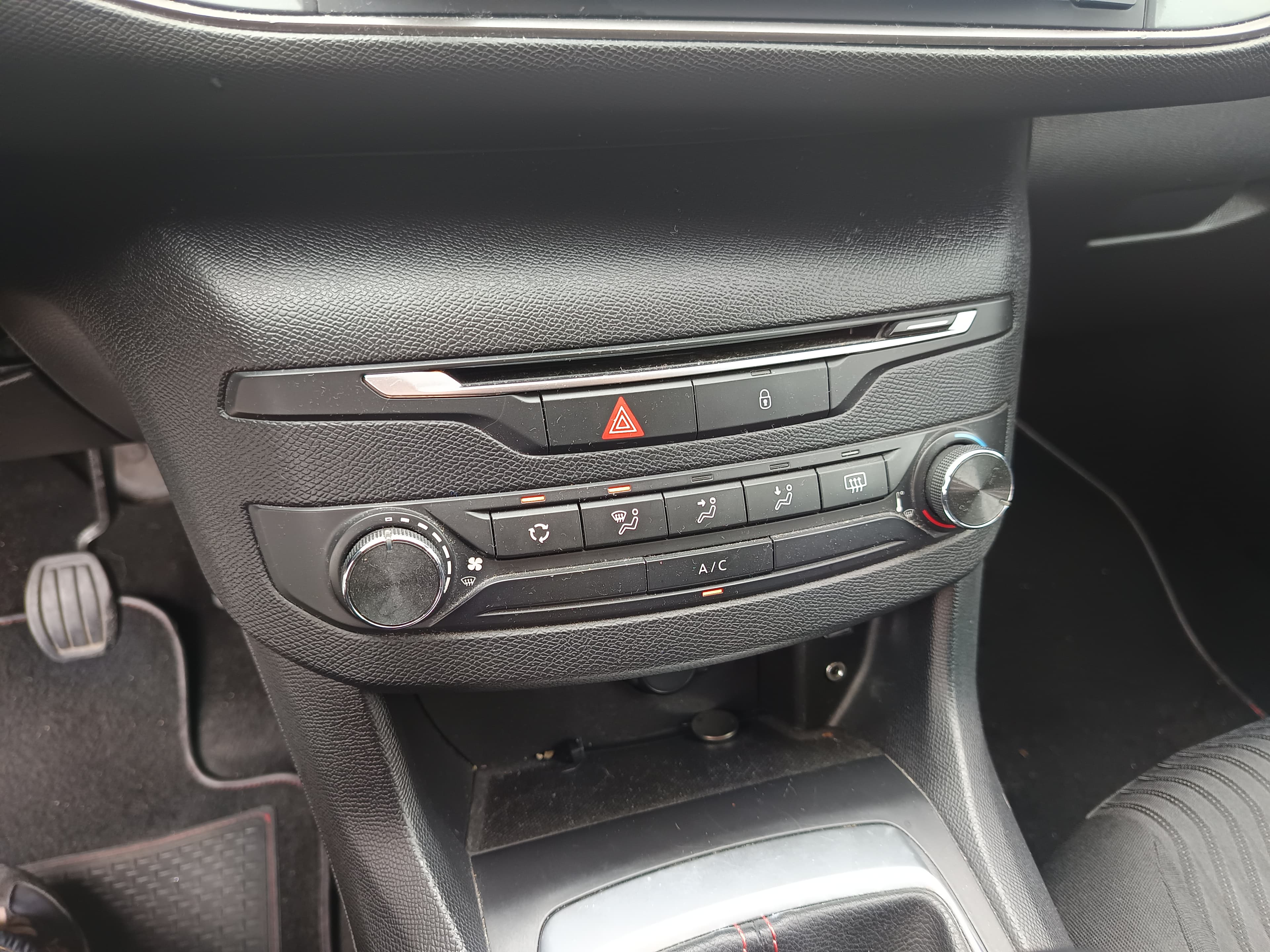 Peugeot 308 · Ano 2014 — imagen 21