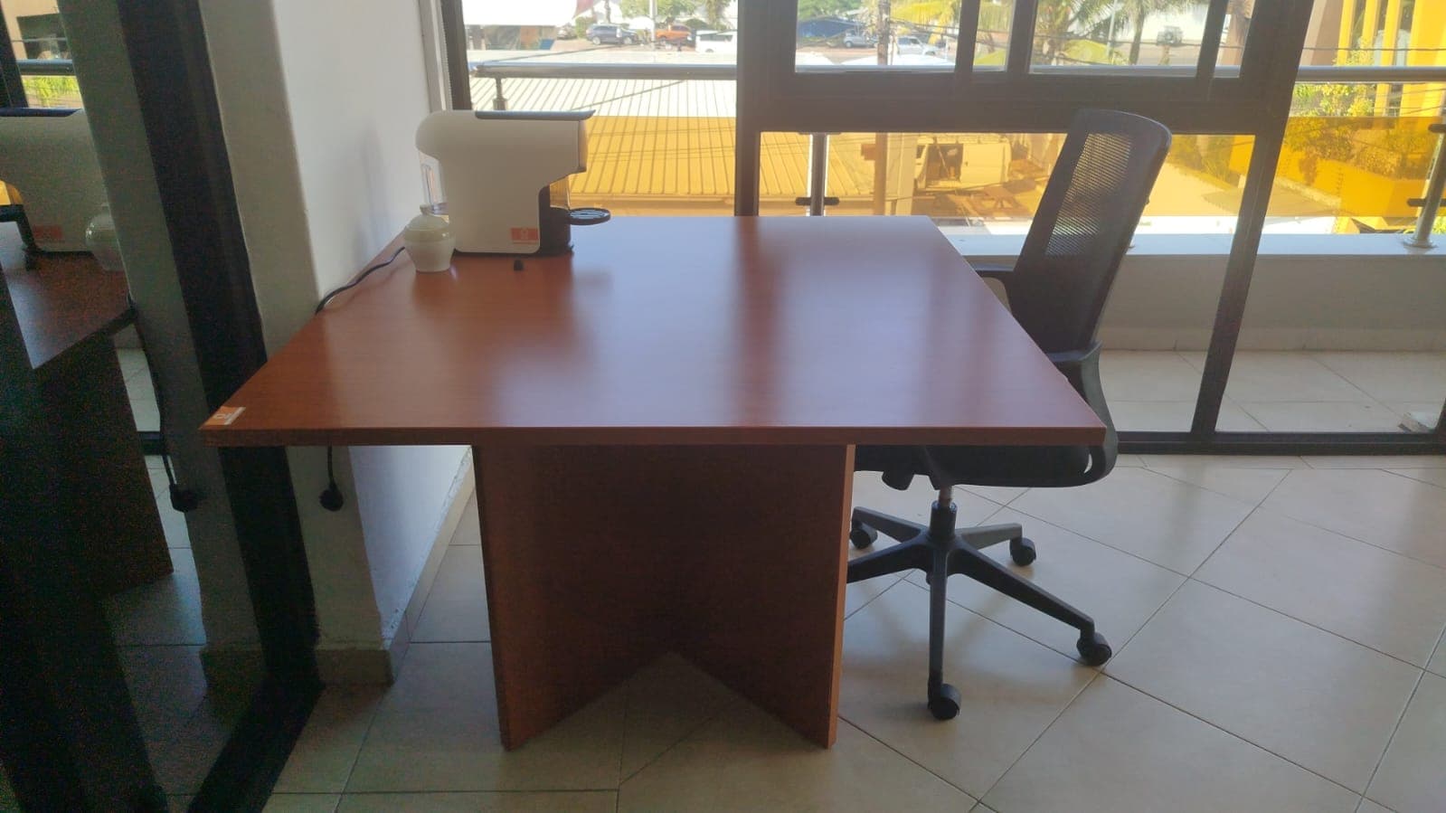 Mobiliario de oficina — imagen 1