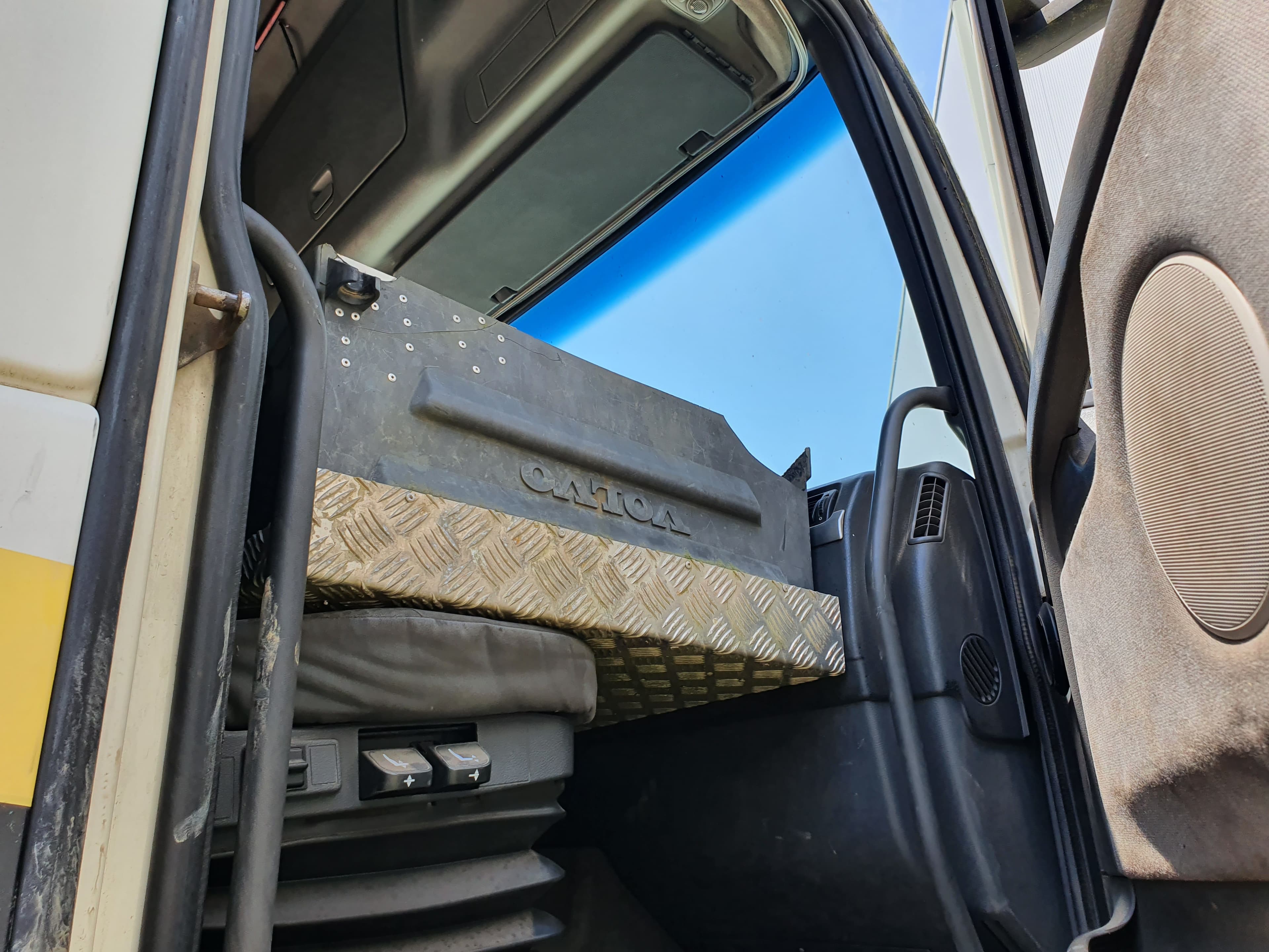 Volvo FH 12 420 · Ano 2002 — image 27
