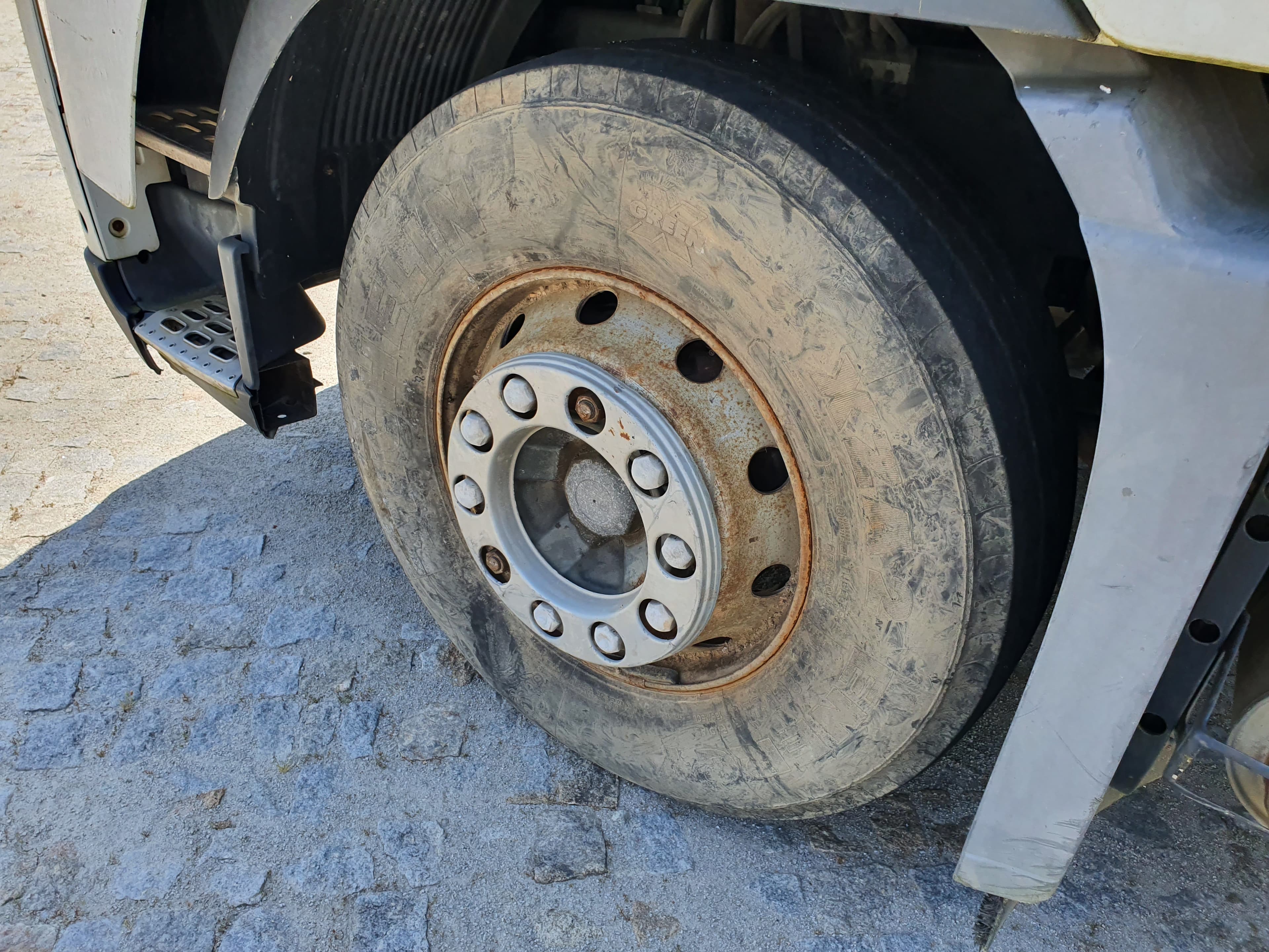 Volvo FH 12 420 · Ano 2002 — image 9