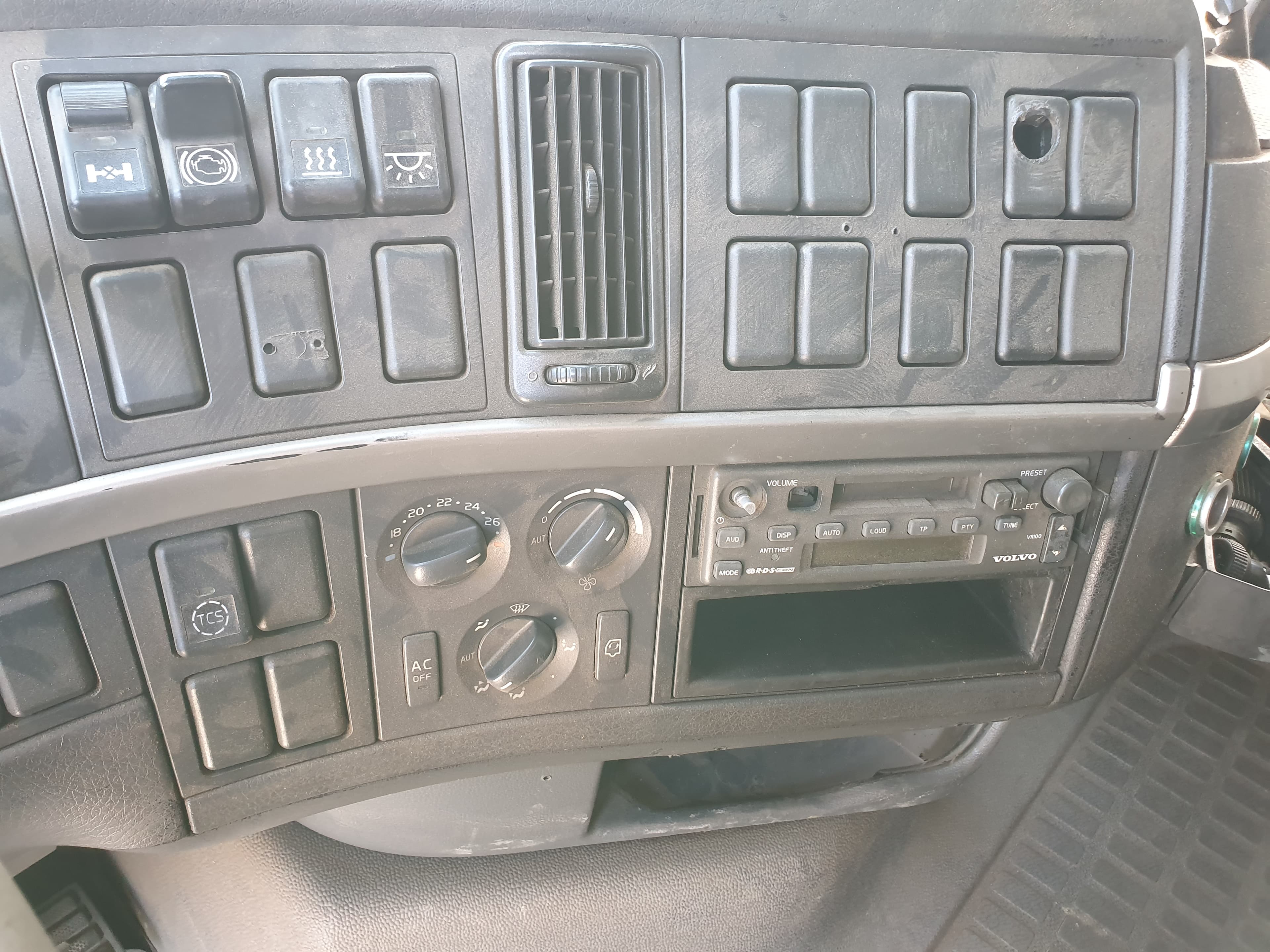 Volvo FH 12 420 · Ano 2002 — image 24