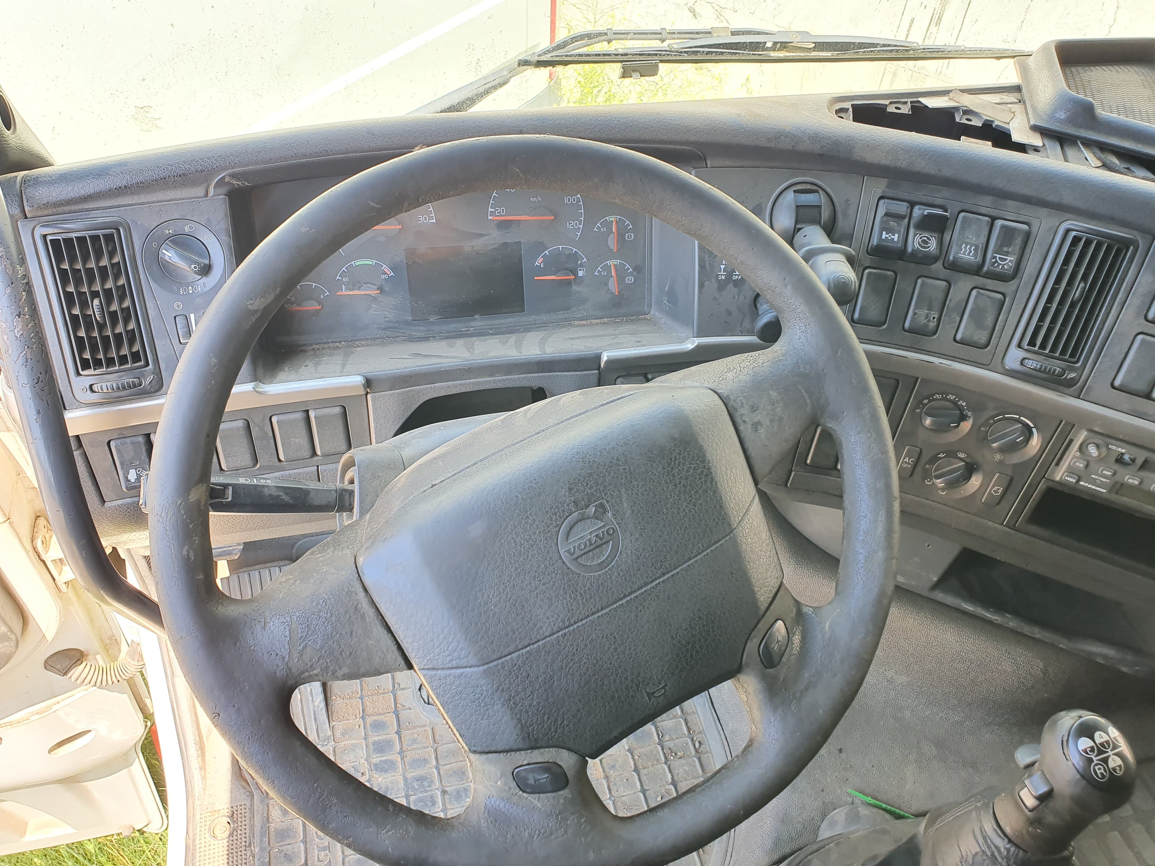 Volvo FH 12 420 · Ano 2002 — image 22