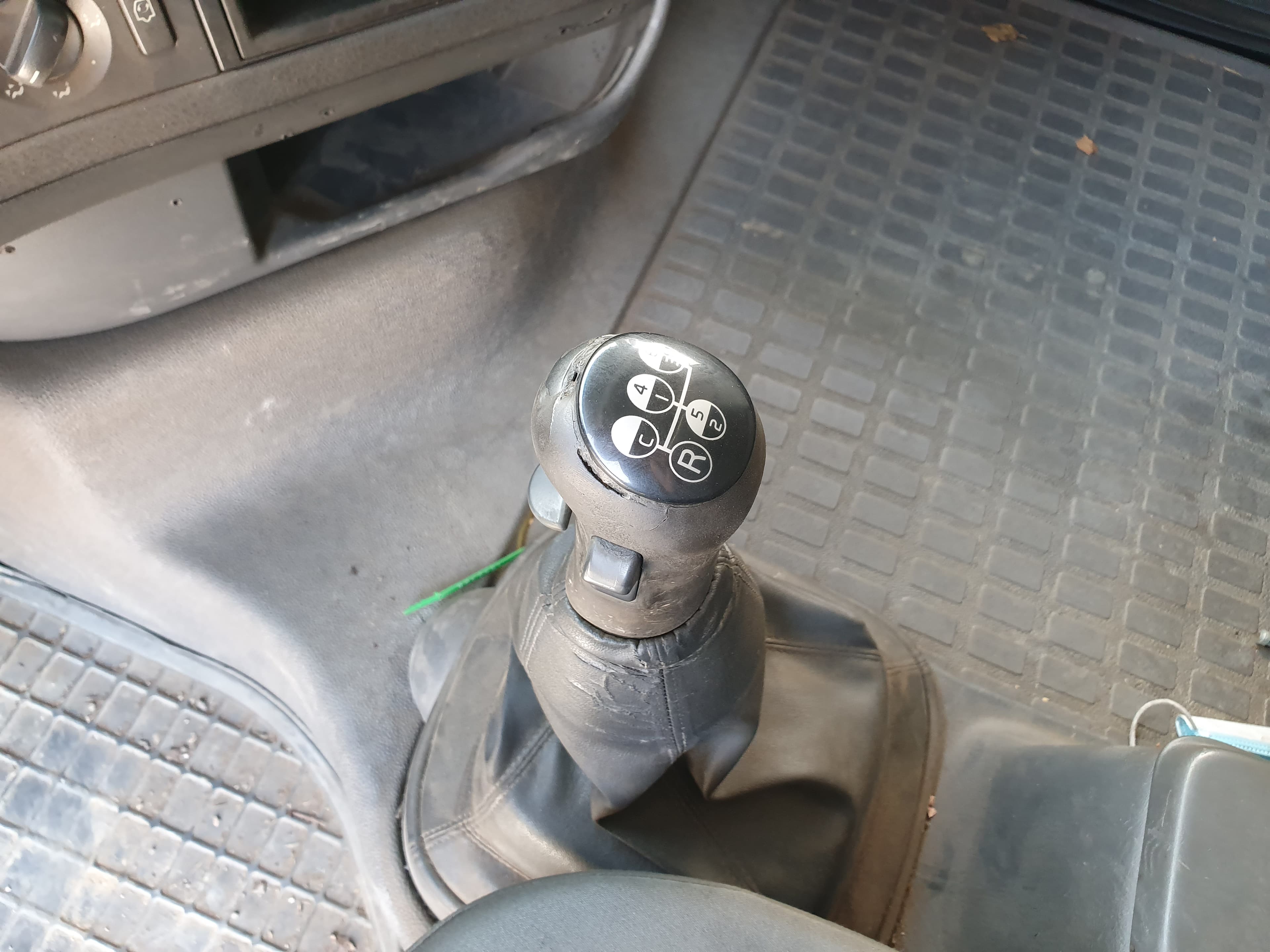 Volvo FH 12 420 · Ano 2002 — image 25