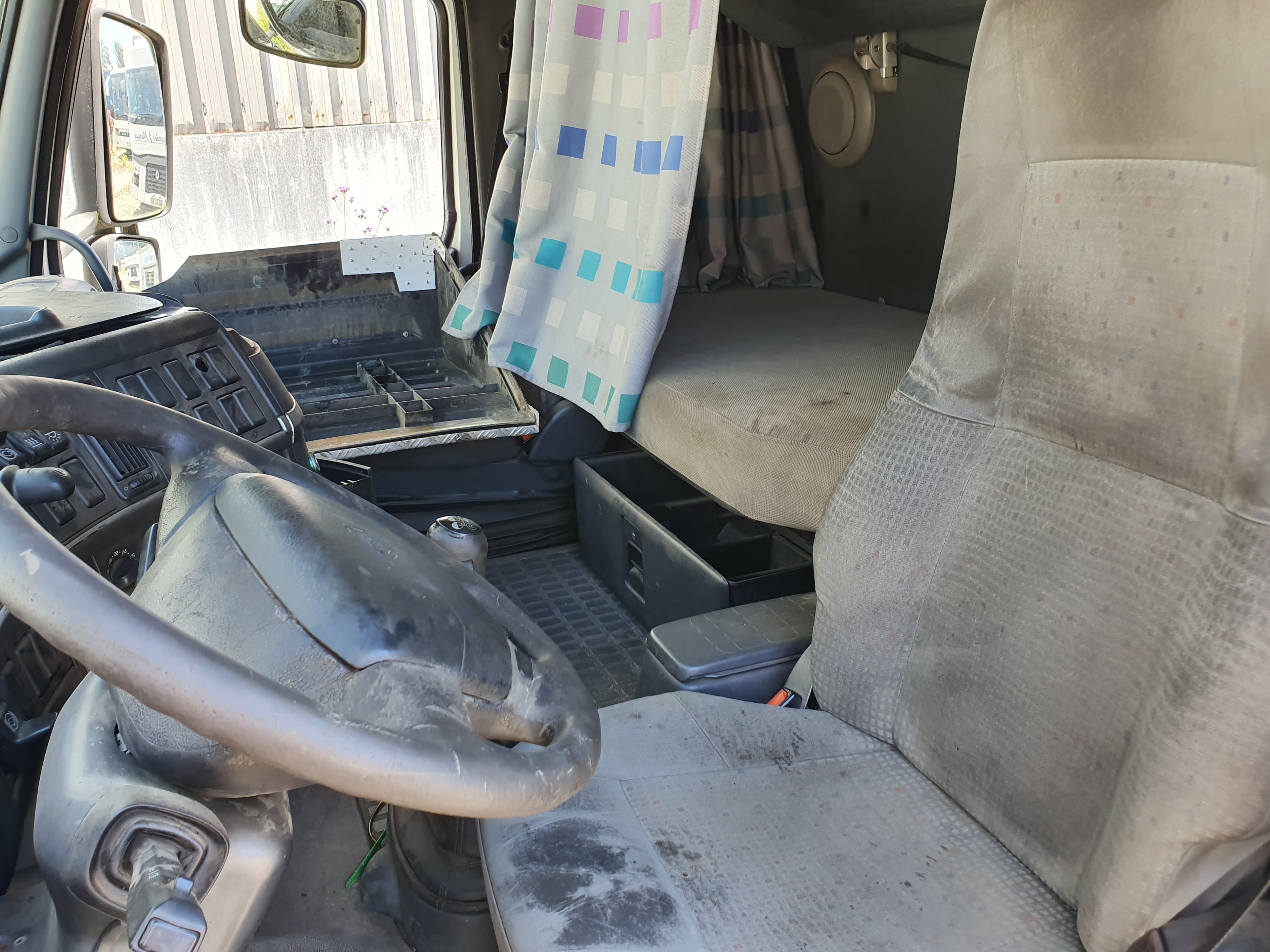 Volvo FH 12 420 · Ano 2002 — image 15