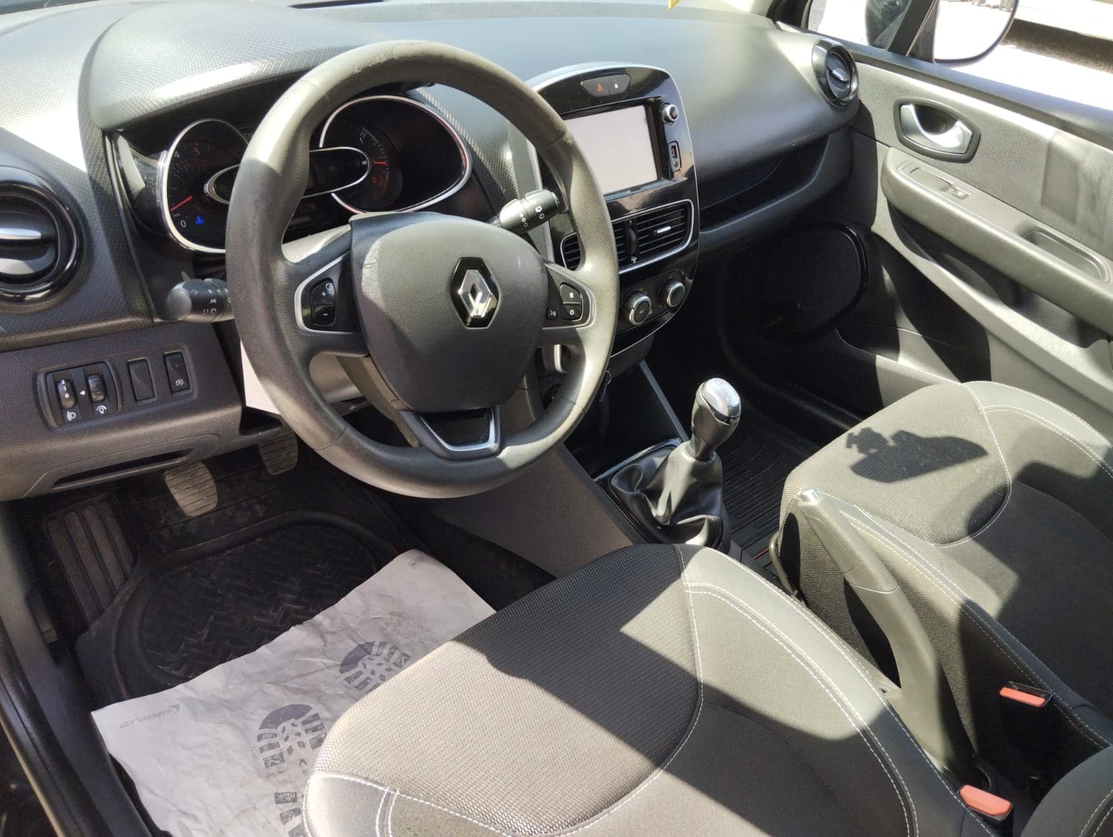 Renault Clio · Ano 2017 — imagem 16