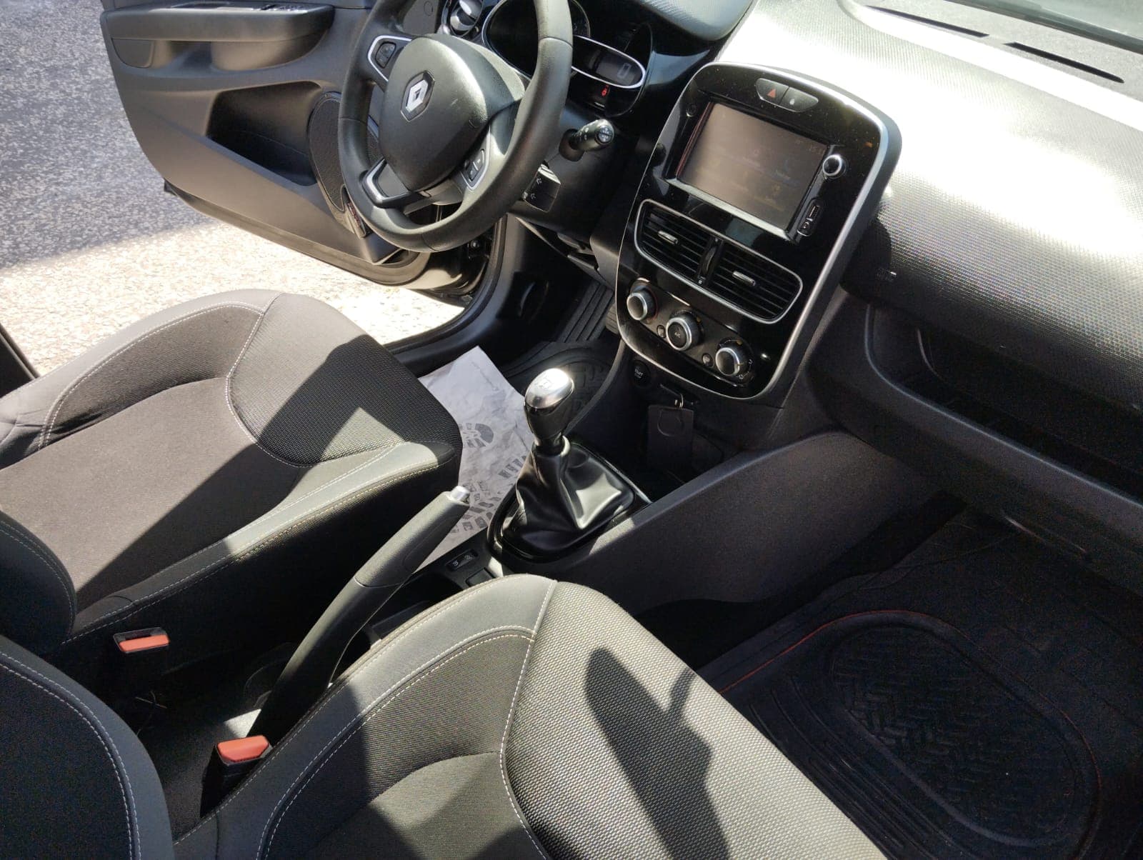 Renault Clio · Ano 2017 — imagem 22