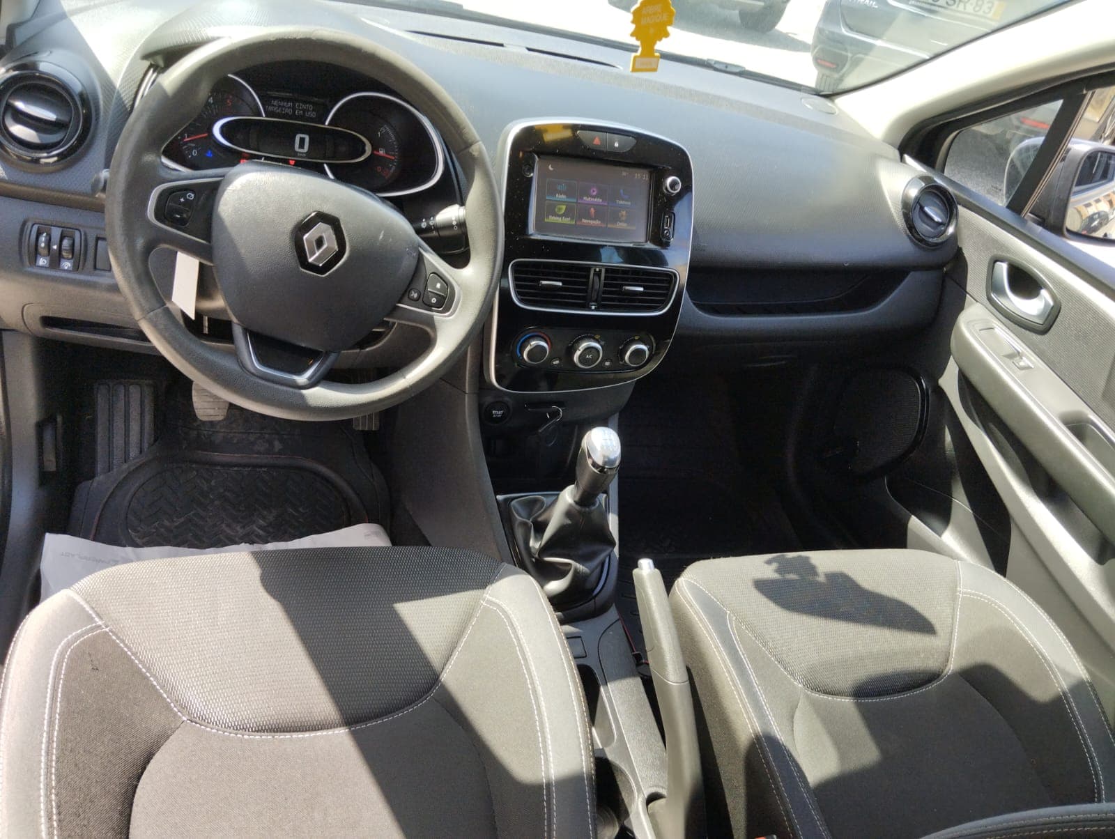 Renault Clio · Ano 2017 — imagem 14