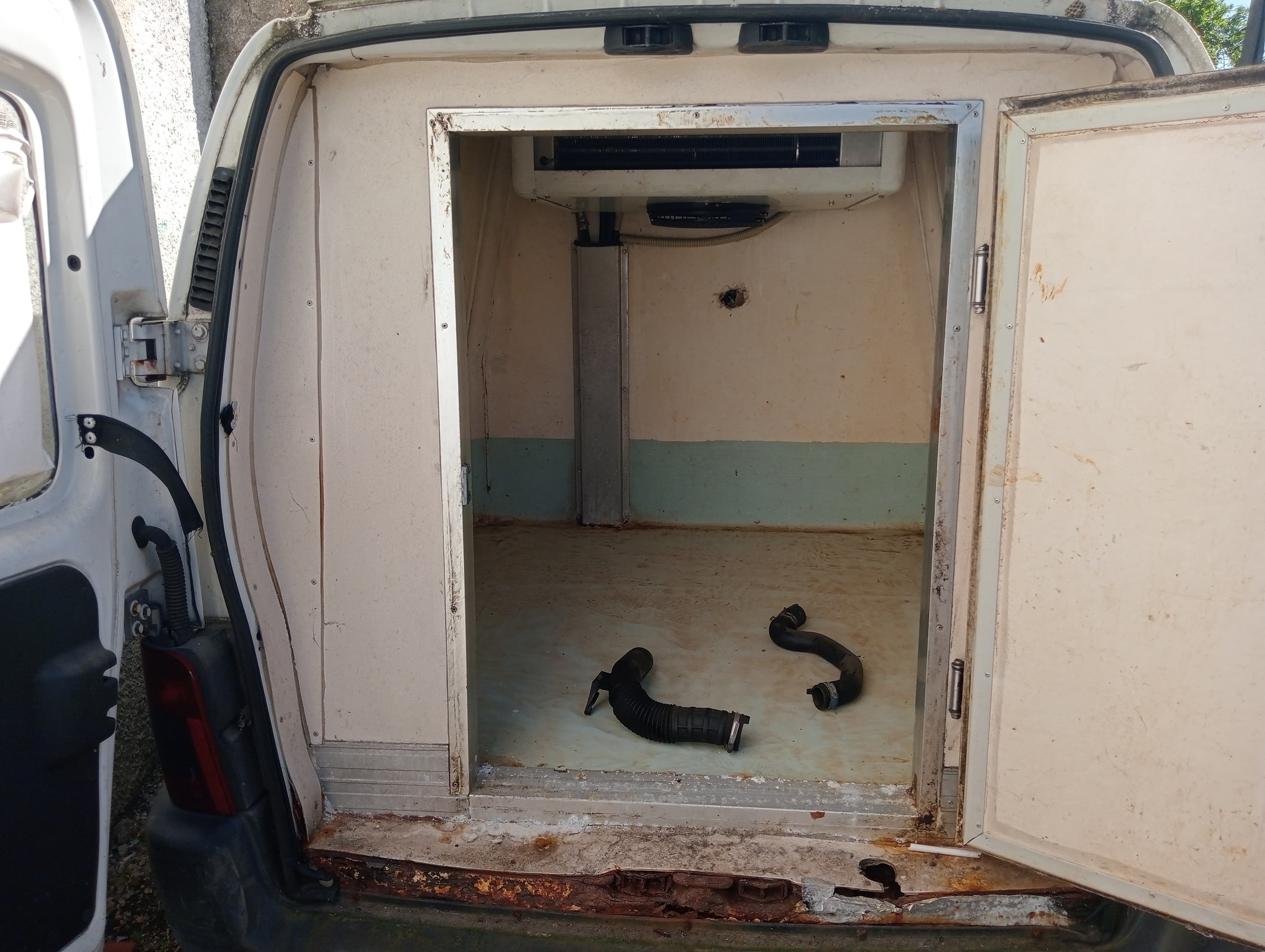 Peugeot Partner 1.8 D · Ano 1998 — imagen 9