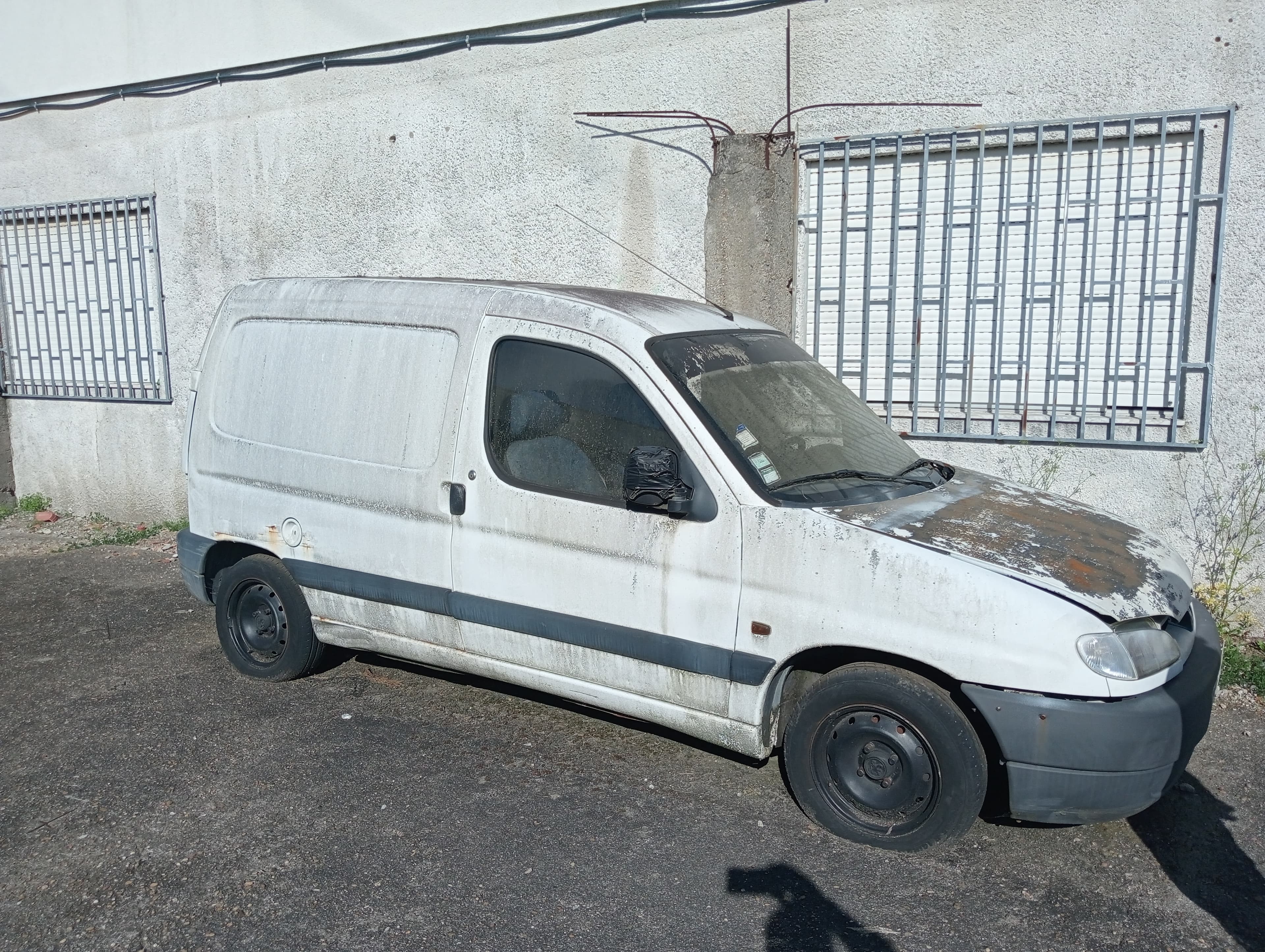 Peugeot Partner 1.8 D · Ano 1998 — imagen 3