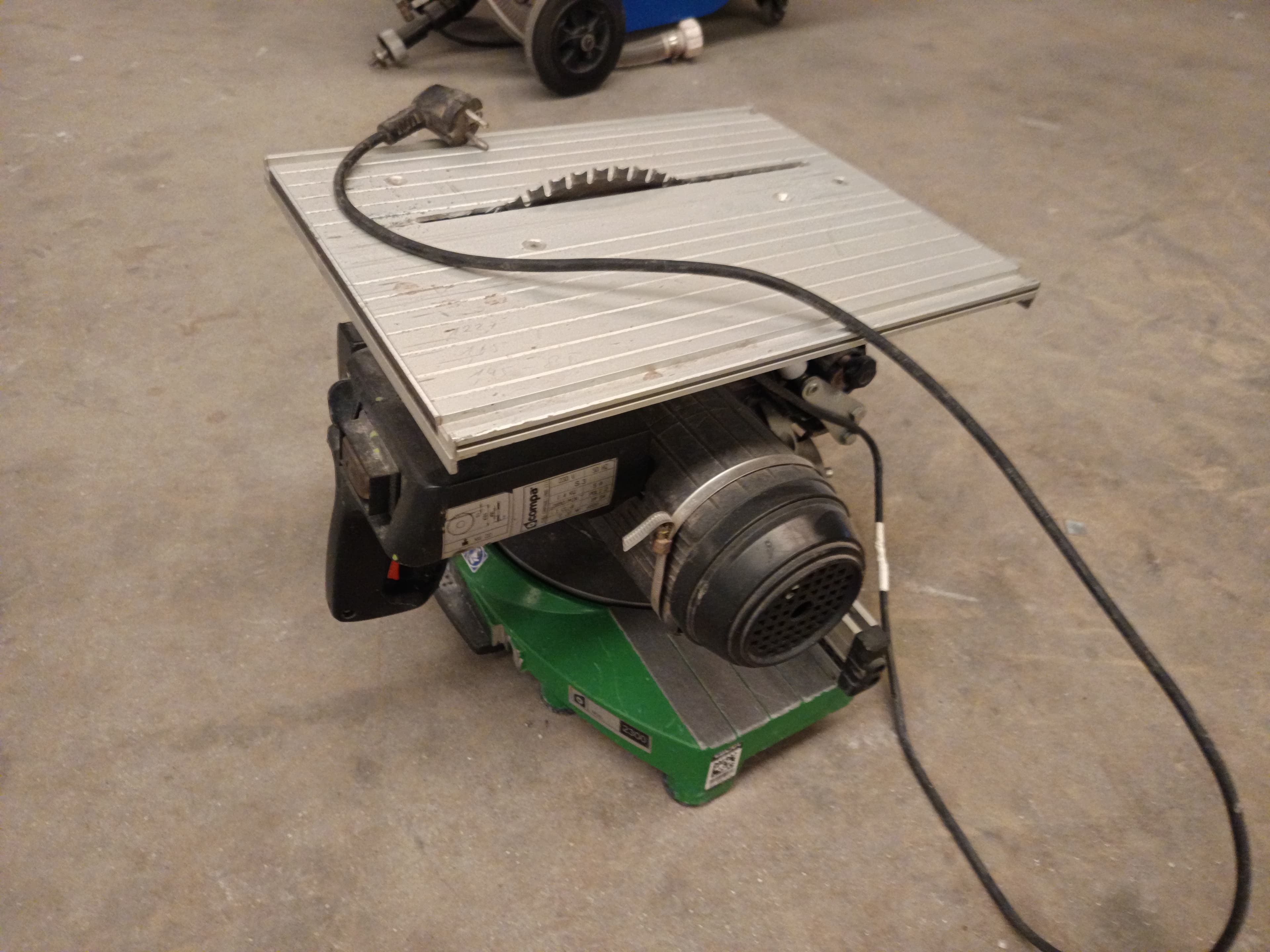 Scie · Visseuse · Machine à poudre — image 2