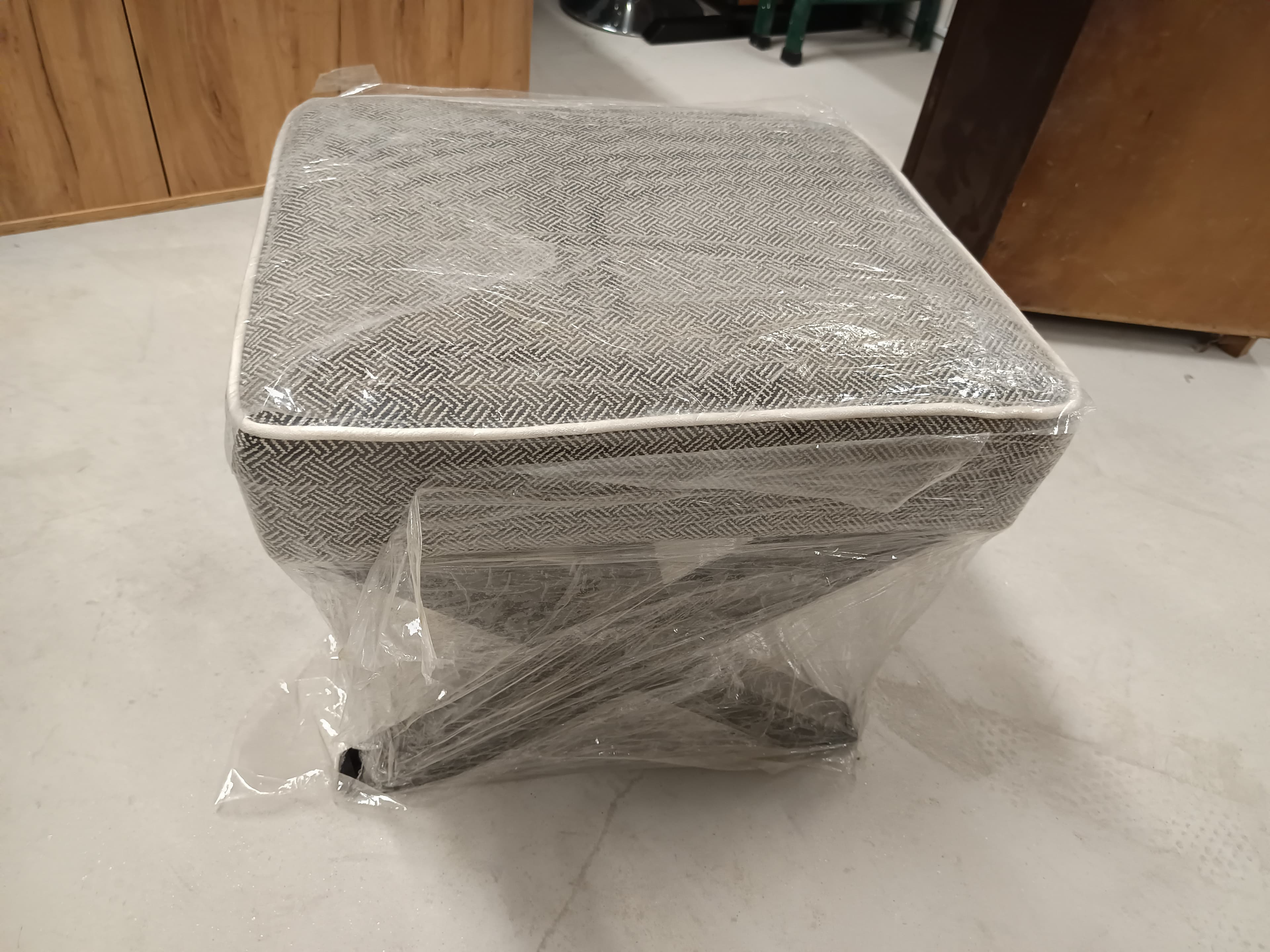 Mobiliário e Equipamentos — imagem 18