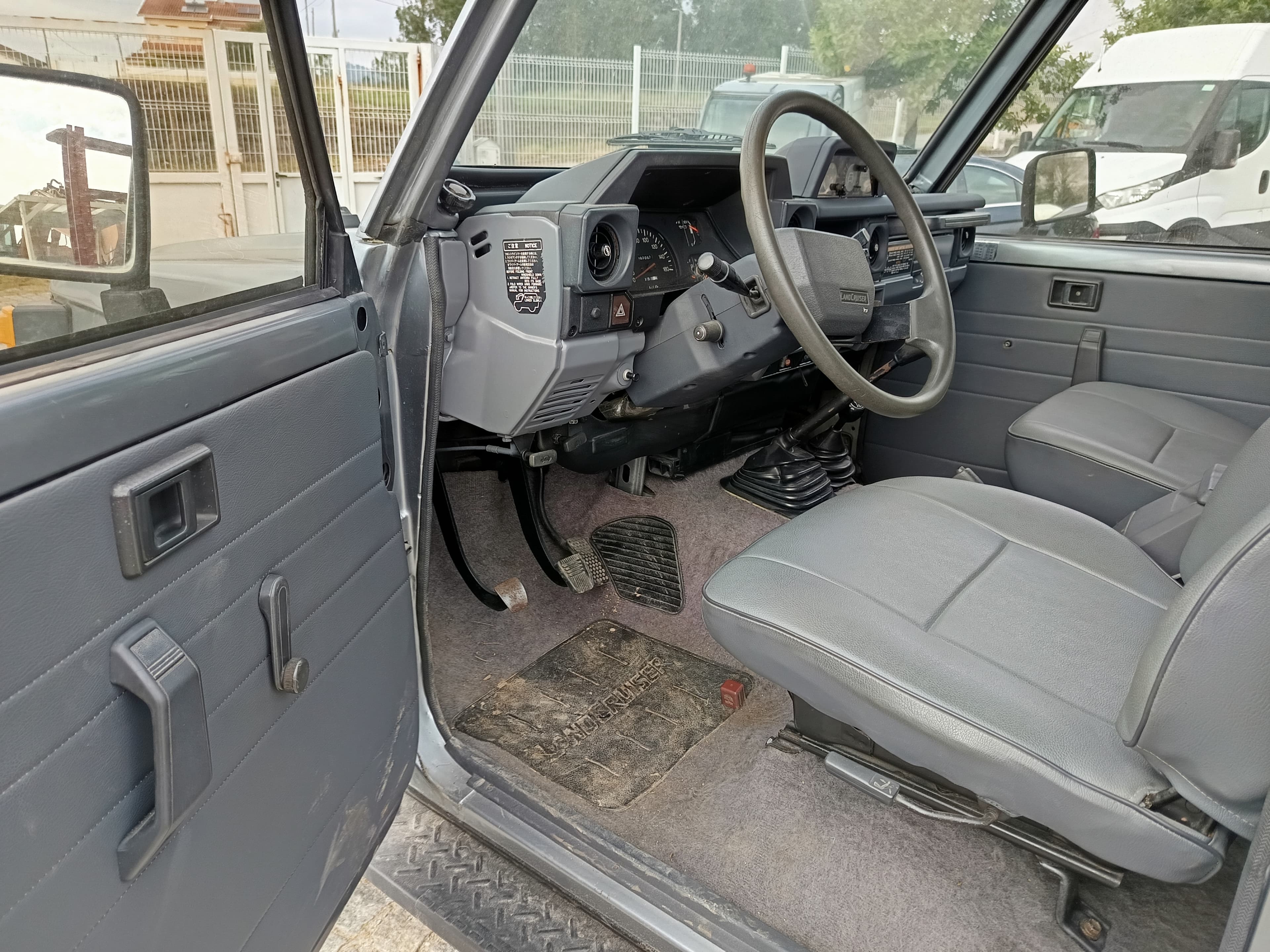 Toyota Land Cruiser 250 Turbo Diesel · Ano 1990 — image 18