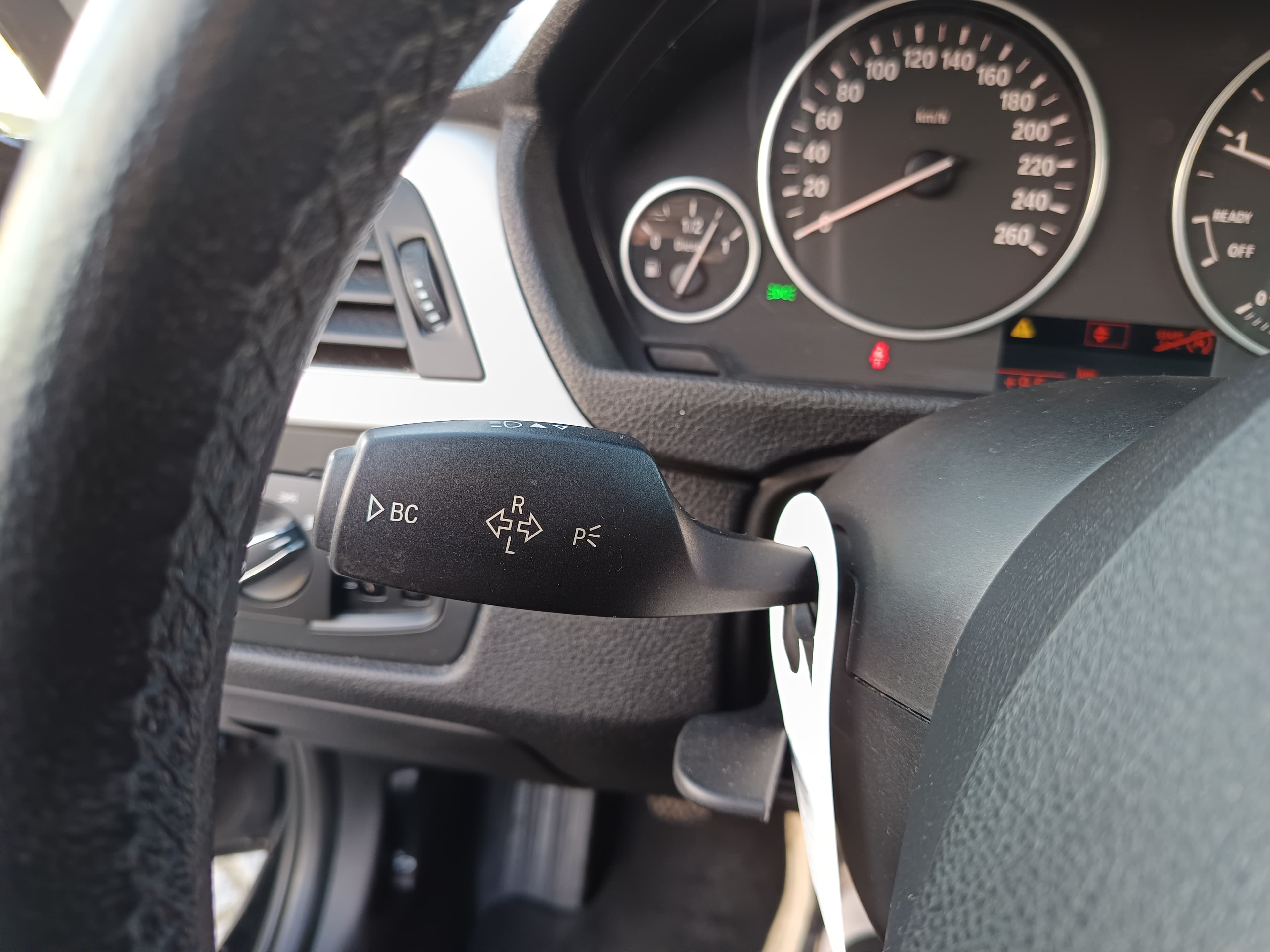 BMW 318d · Ano 2012 — imagem 50
