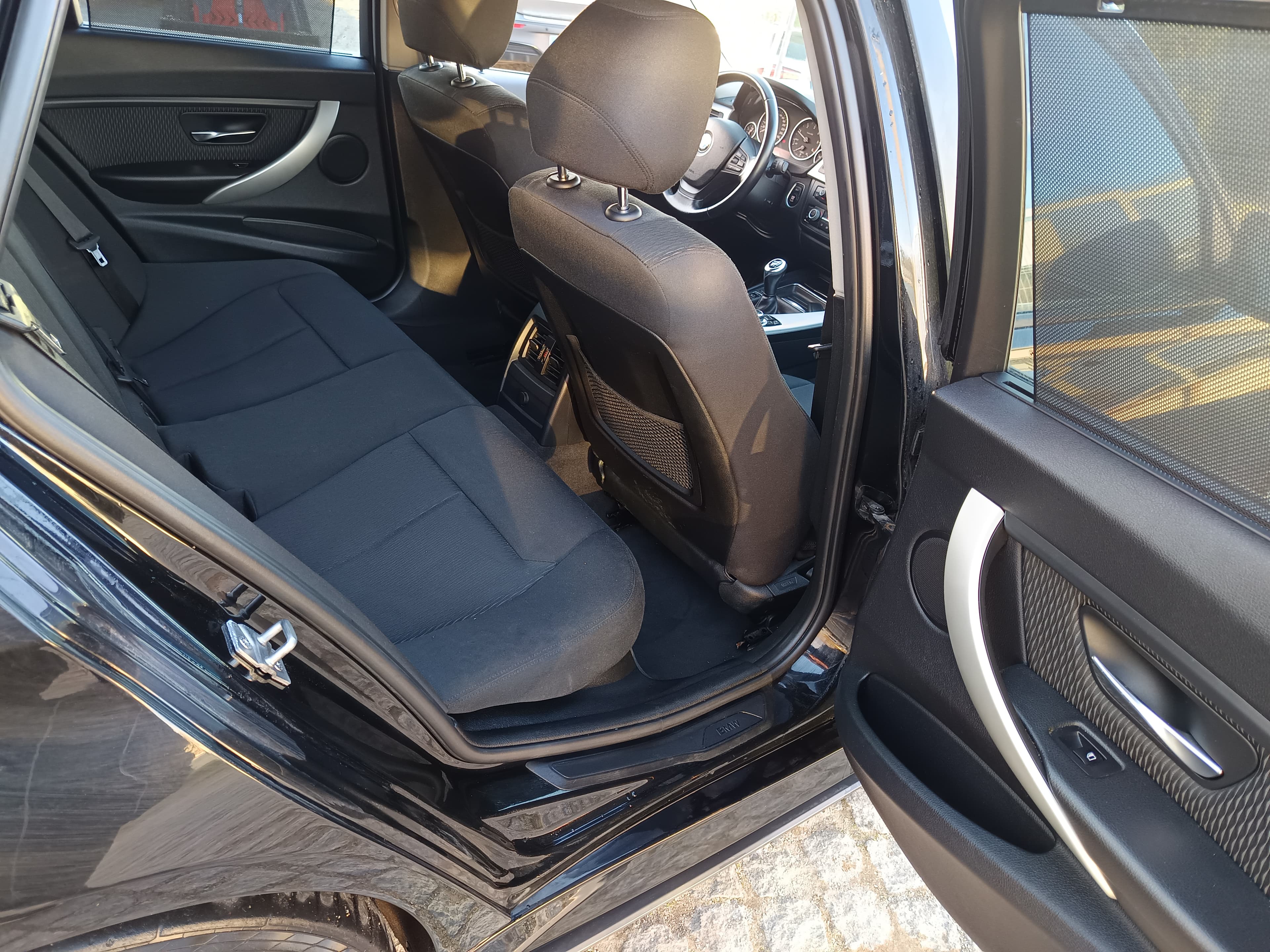 BMW 318d · Ano 2012 — imagem 25