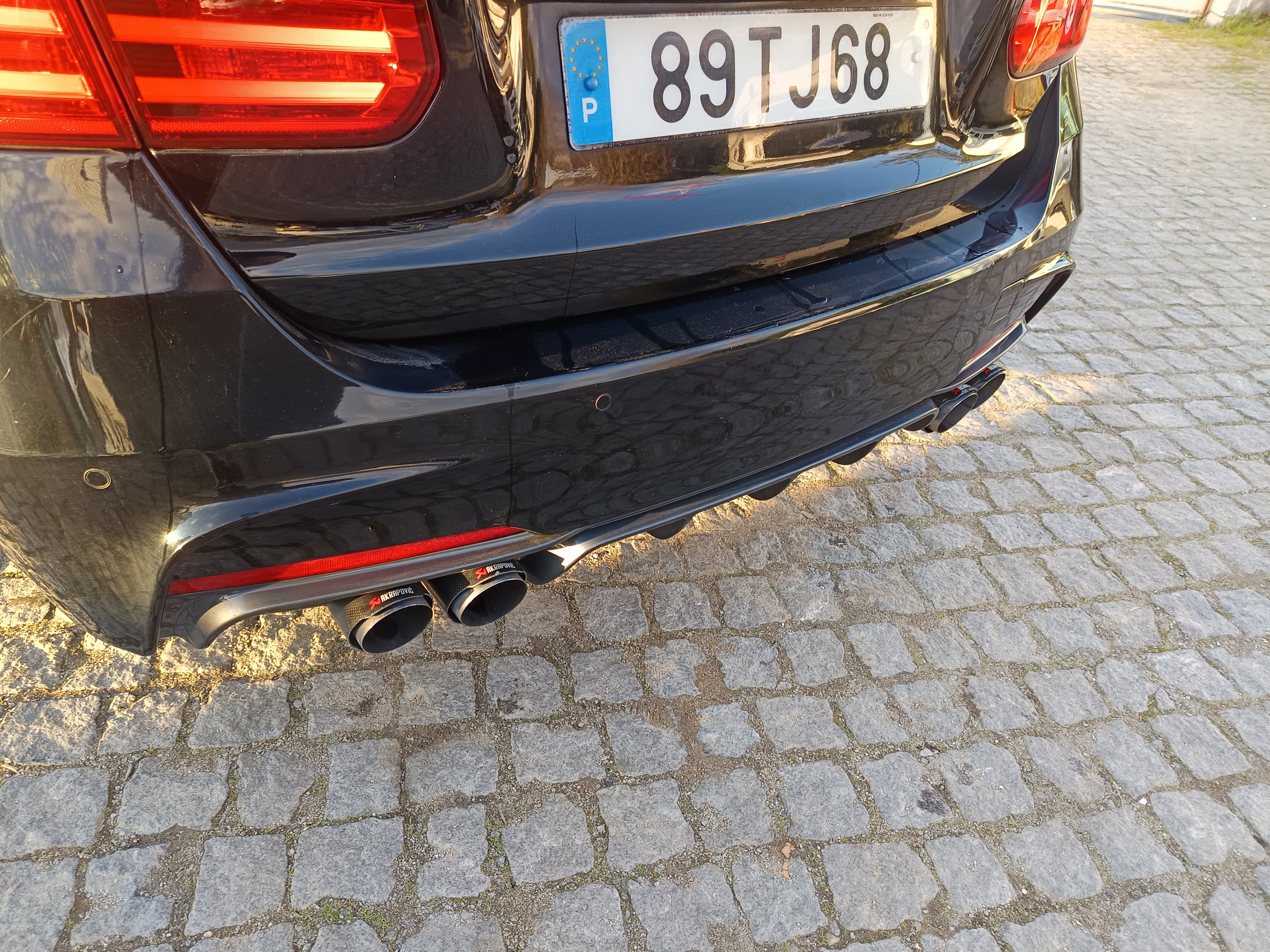 BMW 318d · Ano 2012 — imagem 12