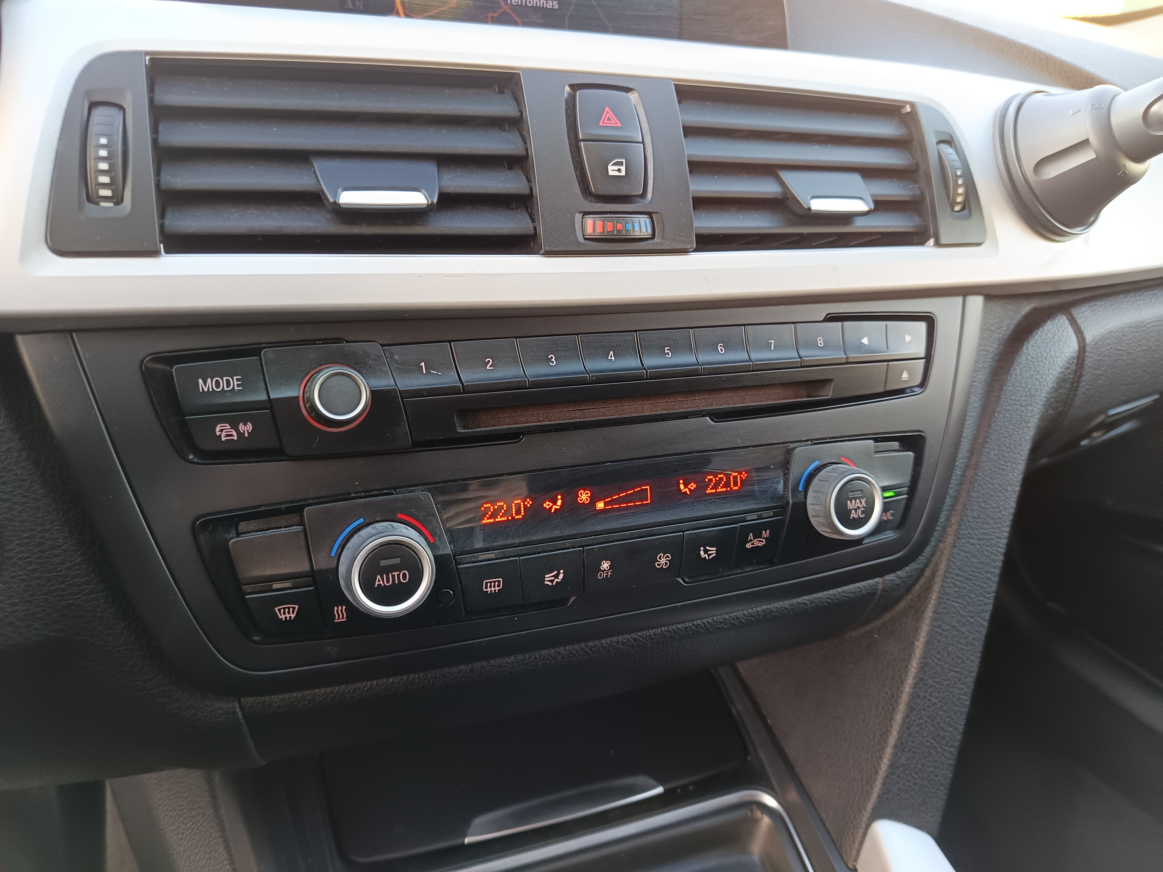BMW 318d · Ano 2012 — imagem 45