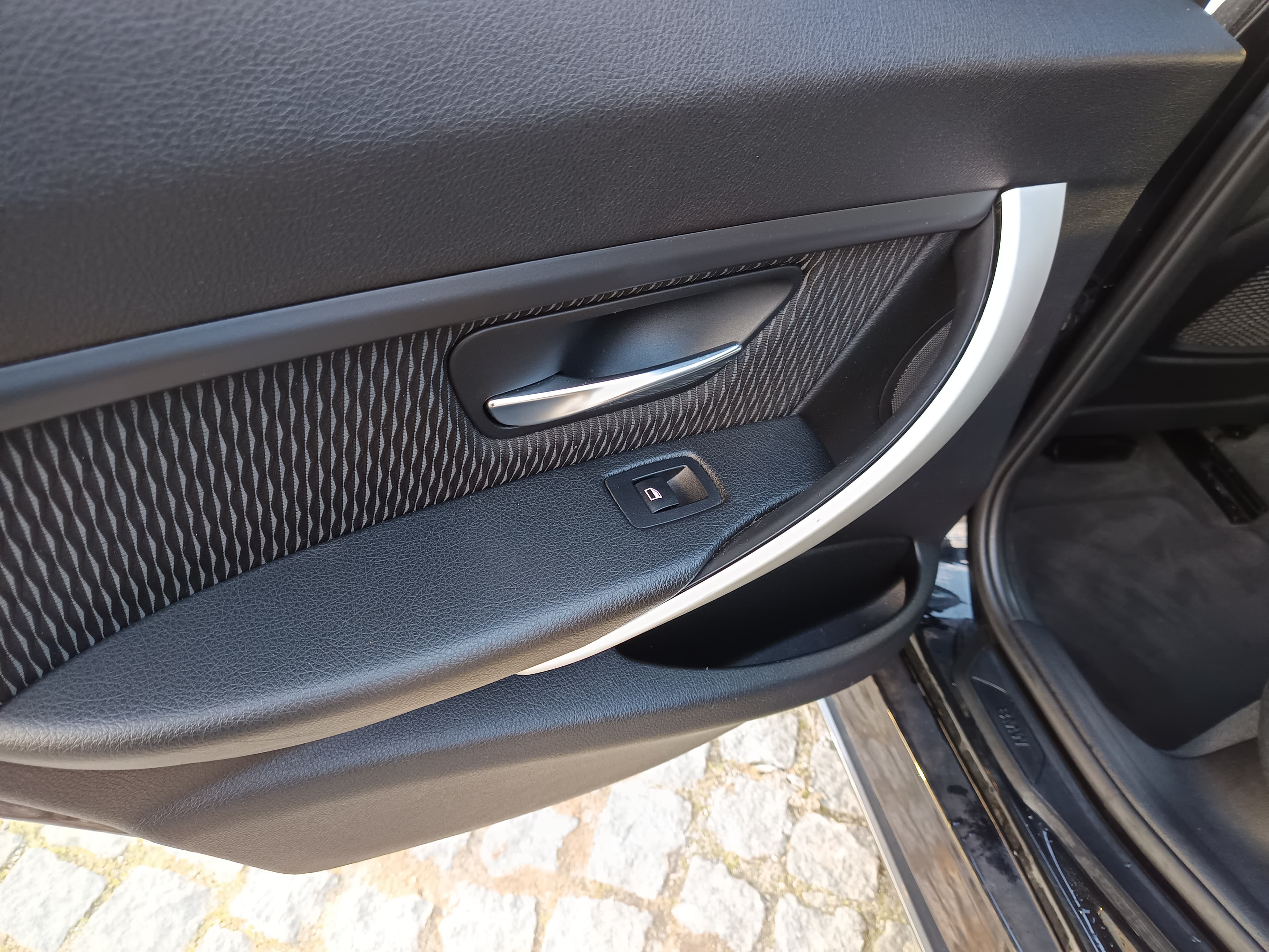 BMW 318d · Ano 2012 — imagem 35