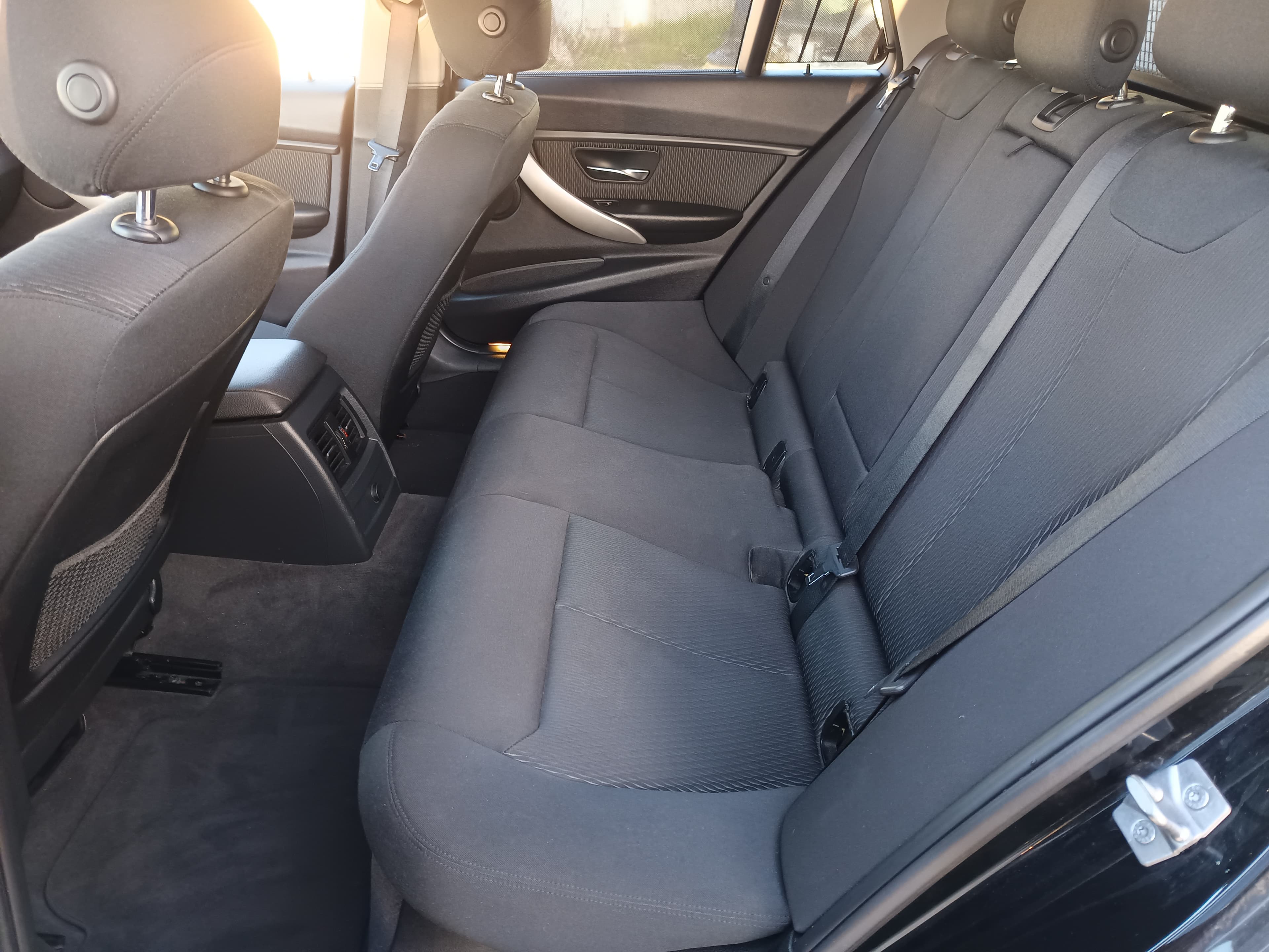 BMW 318d · Ano 2012 — imagem 36