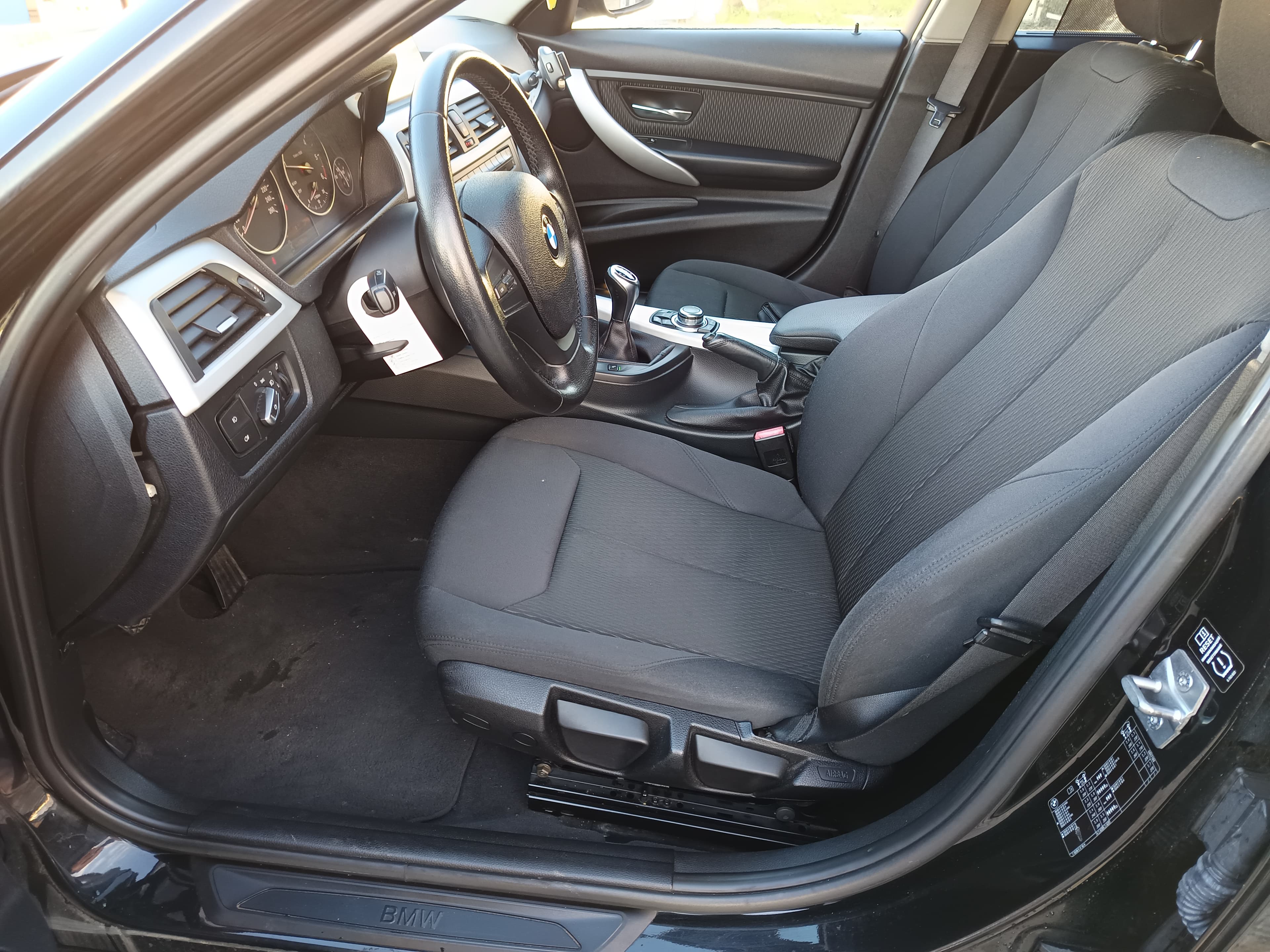 BMW 318d · Ano 2012 — imagem 39