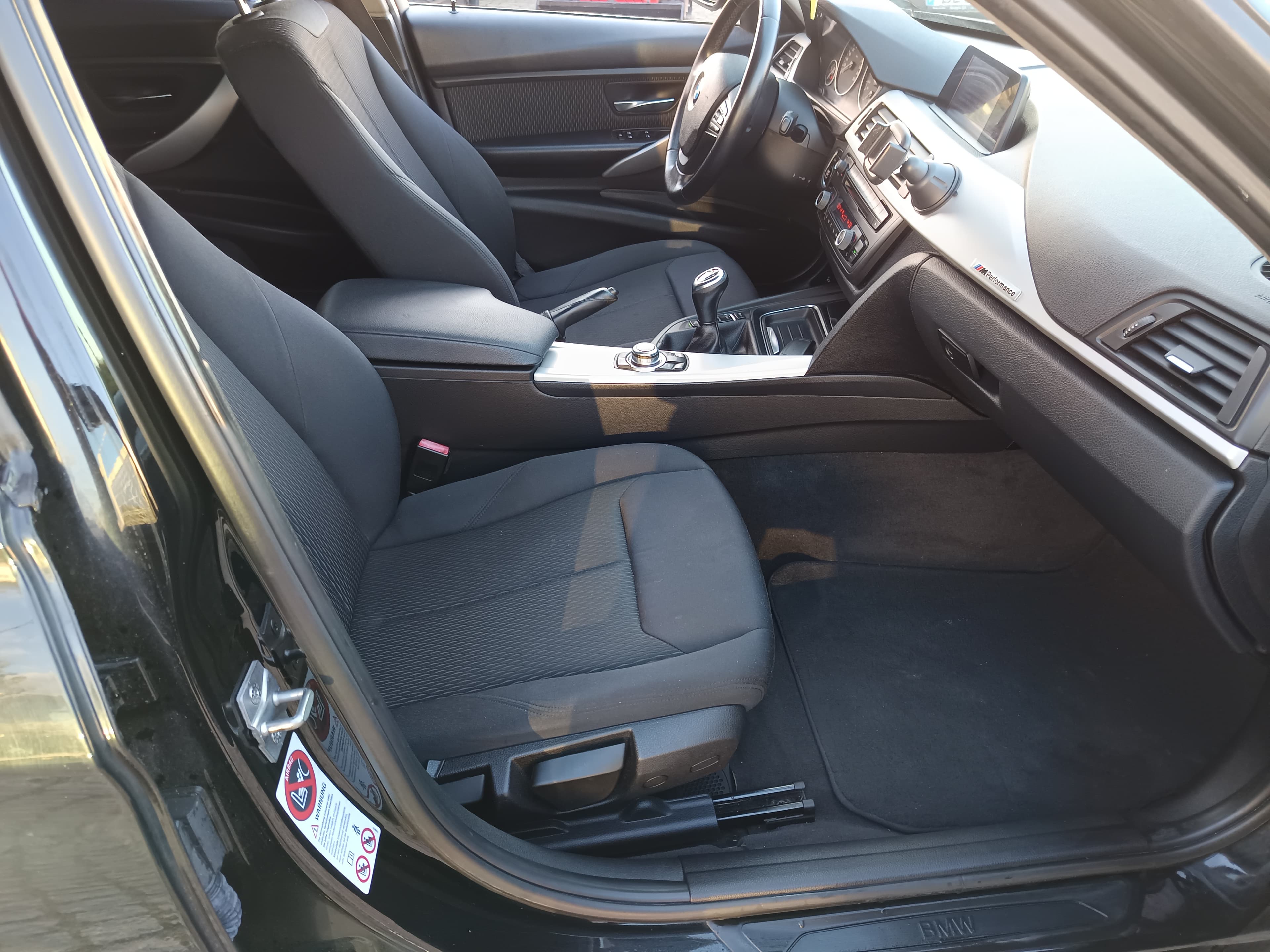 BMW 318d · Ano 2012 — imagem 31