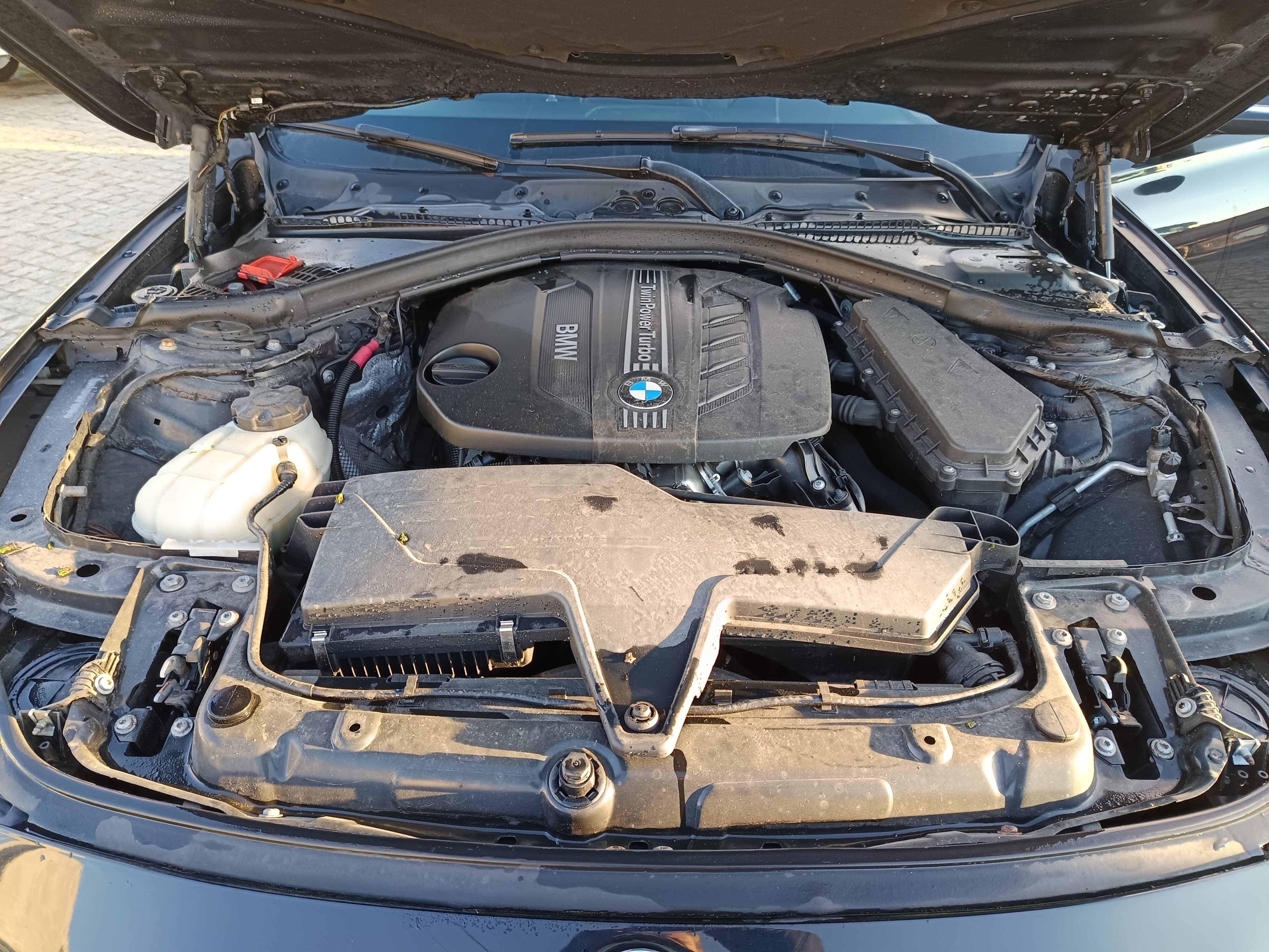 BMW 318d · Ano 2012 — imagem 18