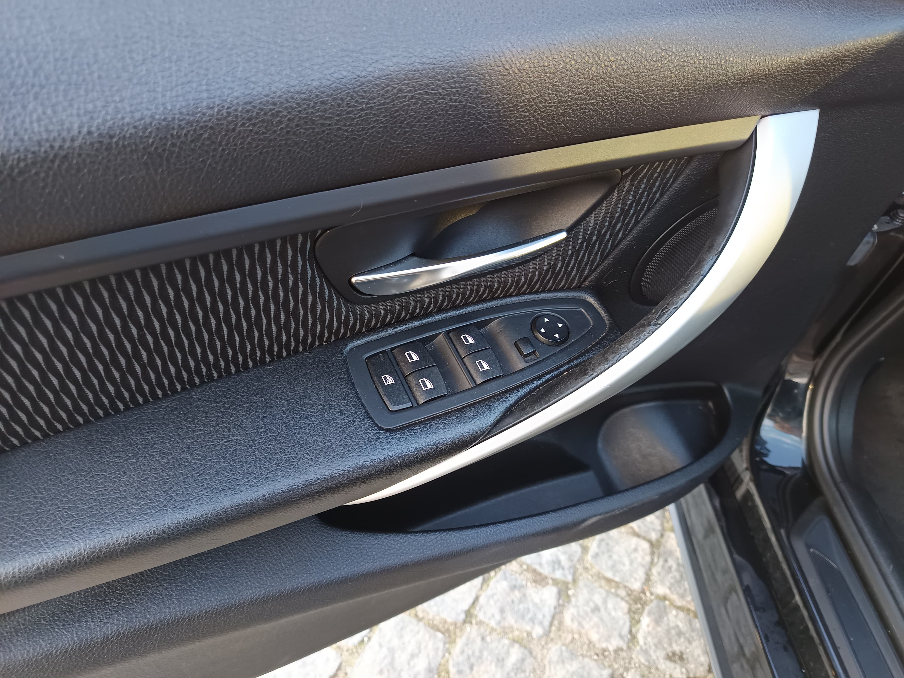 BMW 318d · Ano 2012 — imagem 38
