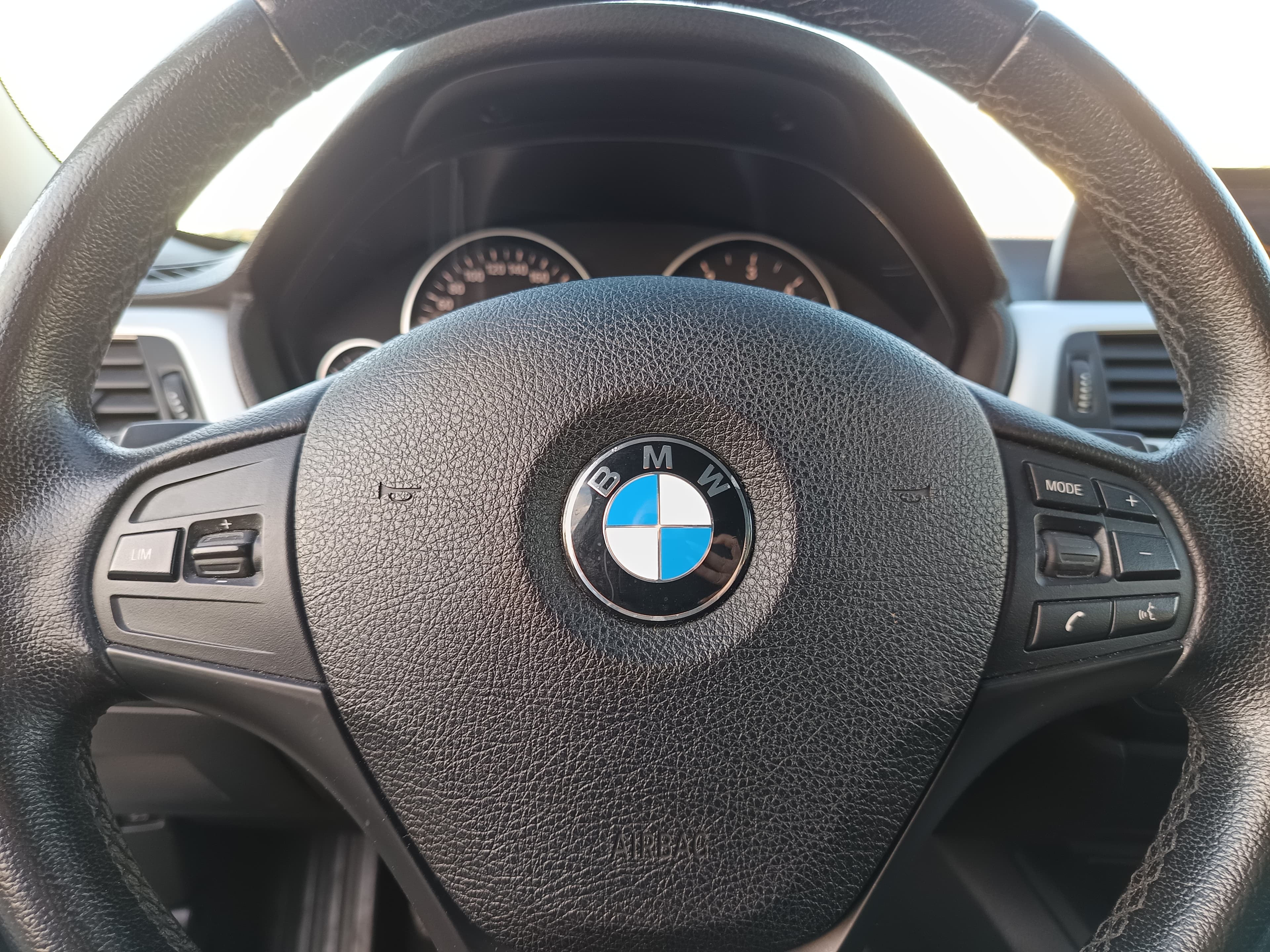 BMW 318d · Ano 2012 — imagem 47