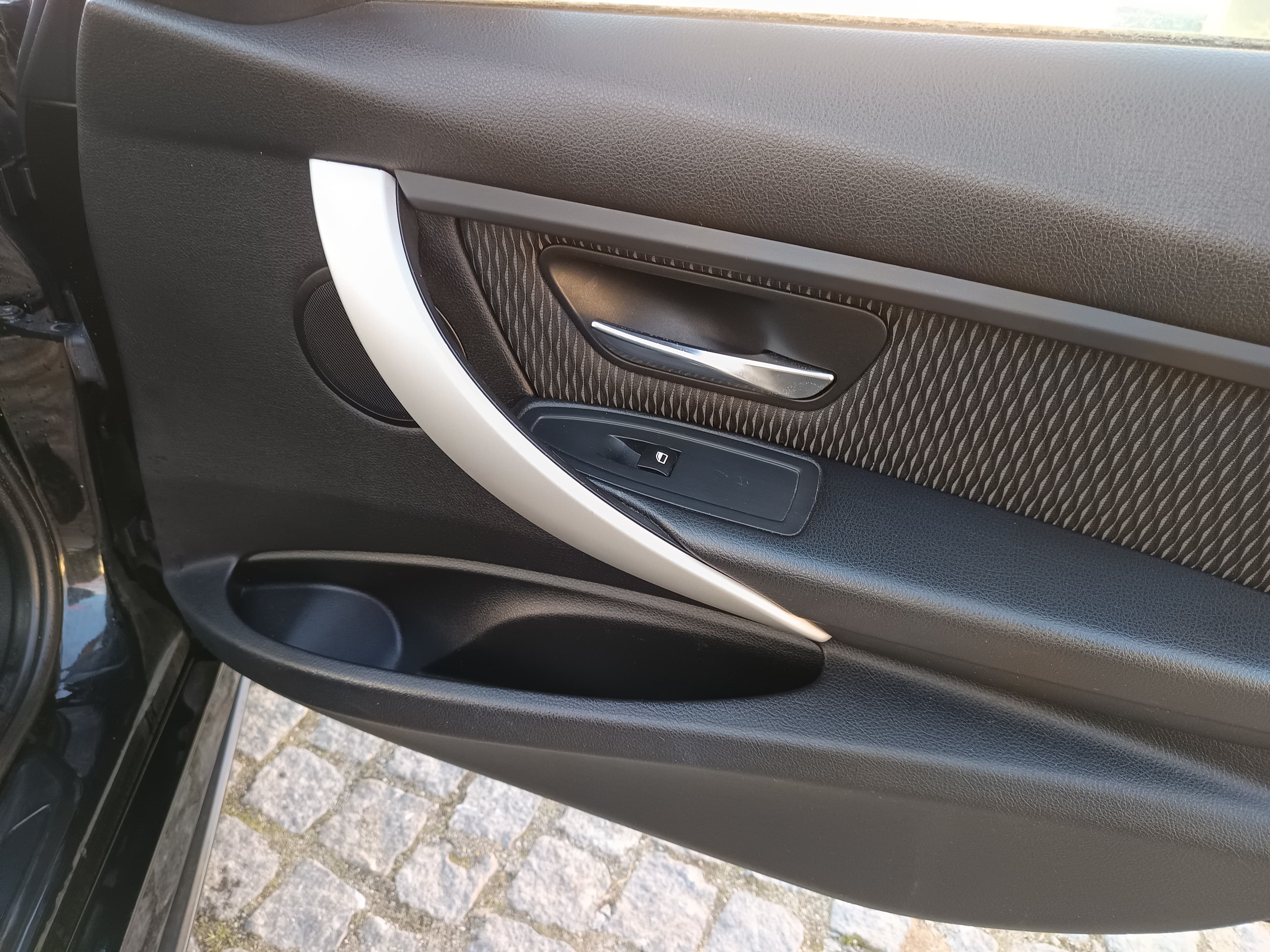 BMW 318d · Ano 2012 — imagem 30