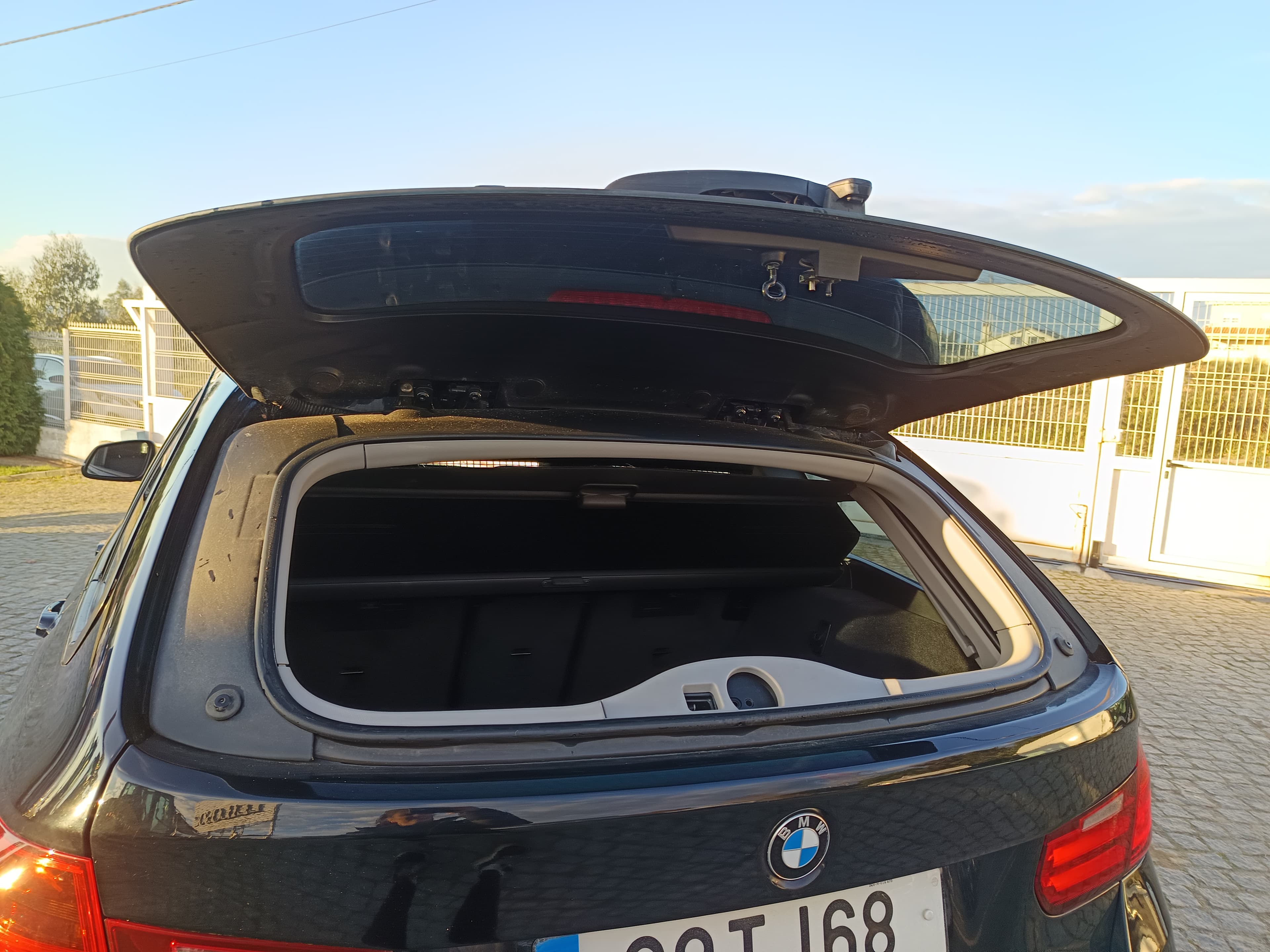 BMW 318d · Ano 2012 — imagem 21