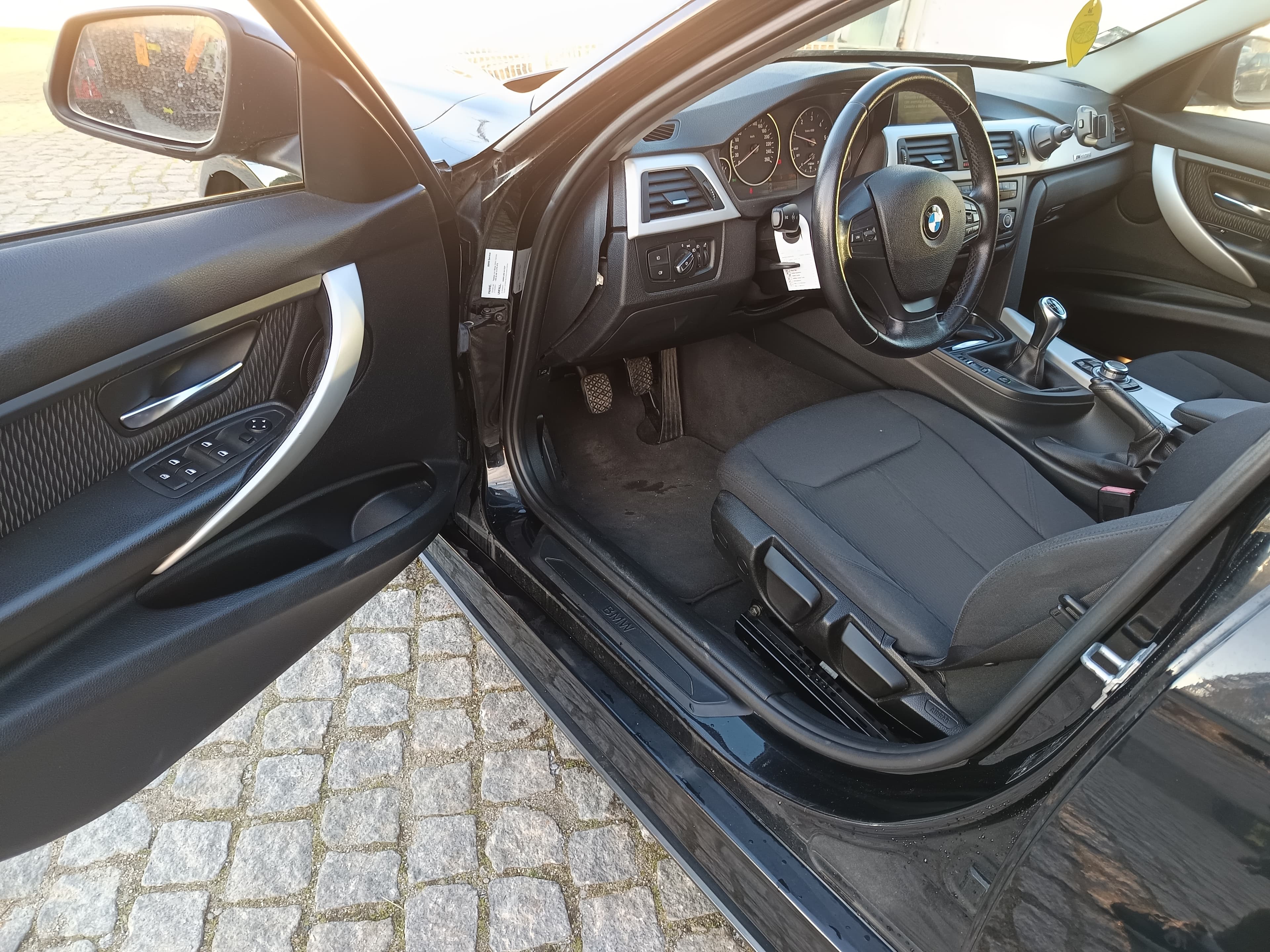BMW 318d · Ano 2012 — imagem 37