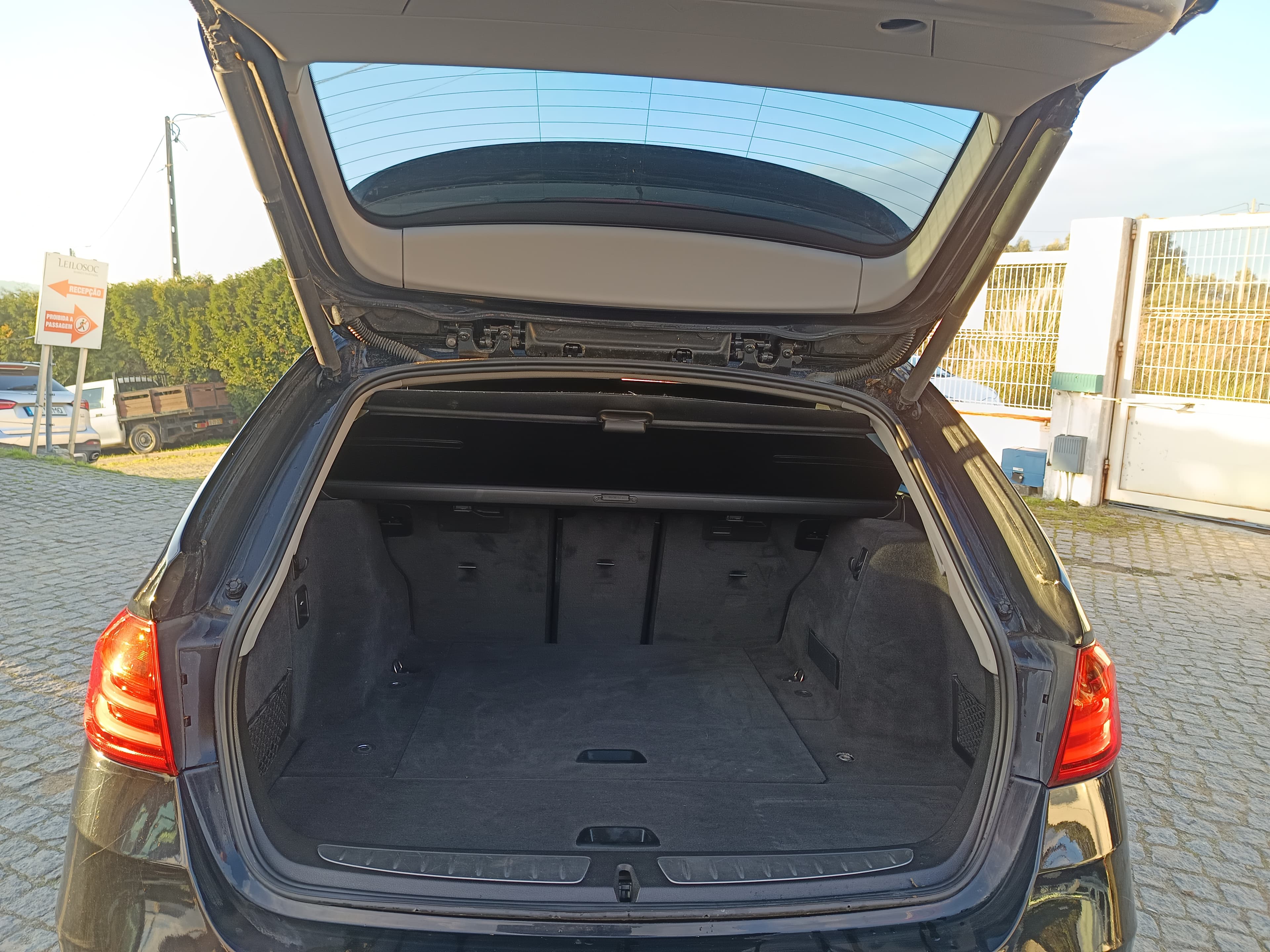 BMW 318d · Ano 2012 — imagem 22