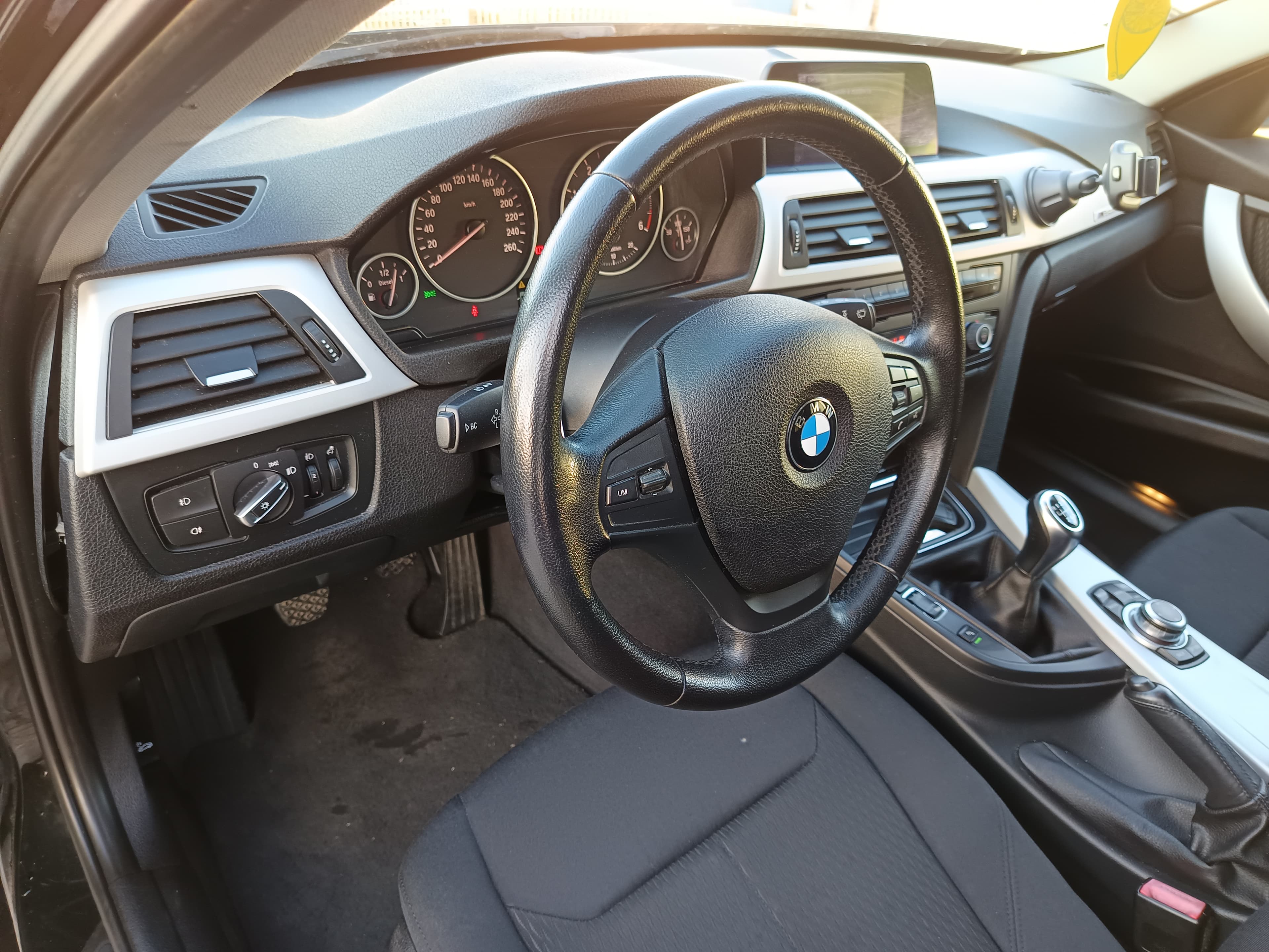 BMW 318d · Ano 2012 — imagem 41