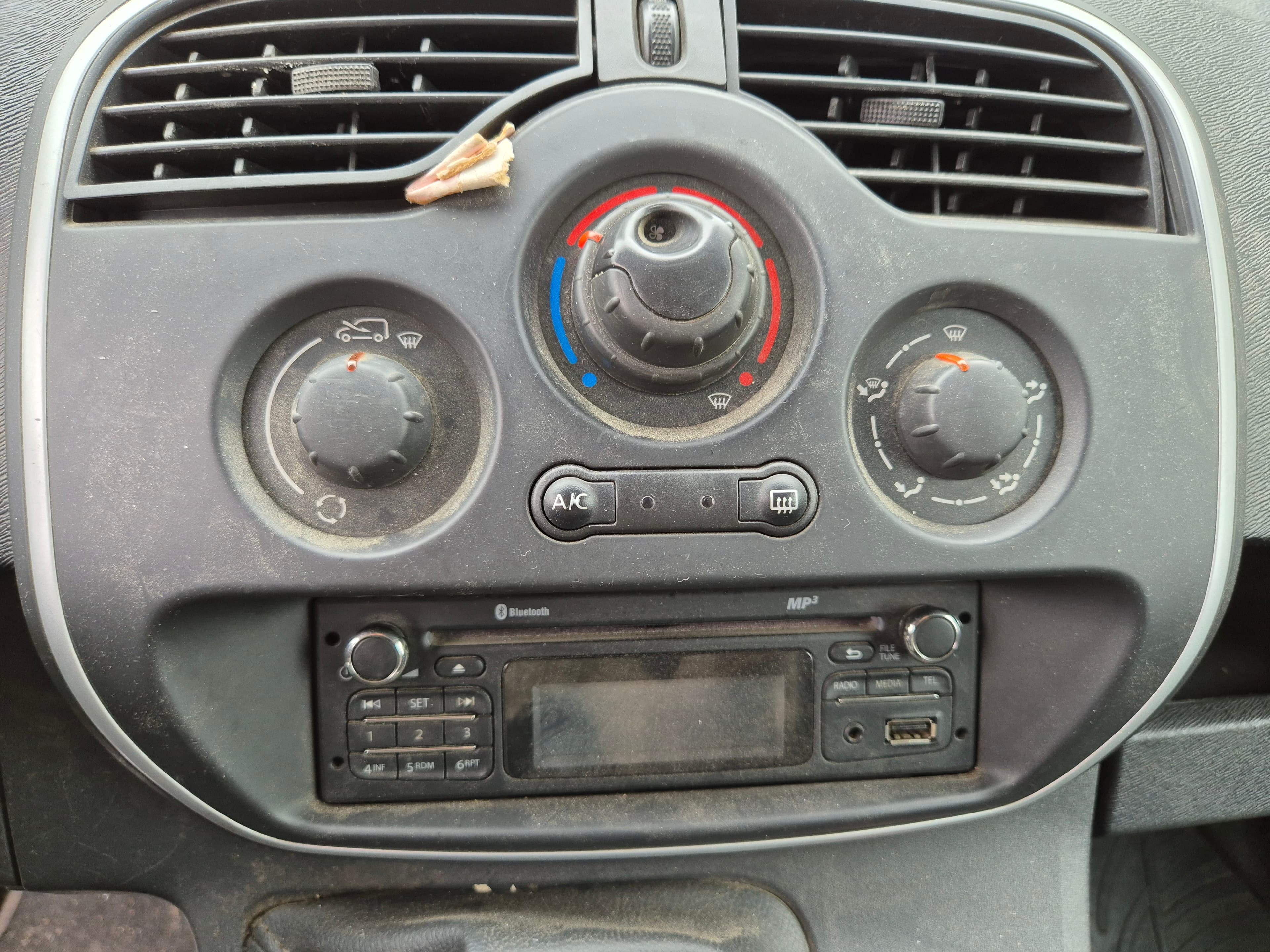 Renault Kangoo · Ano 2015 — imagem 28