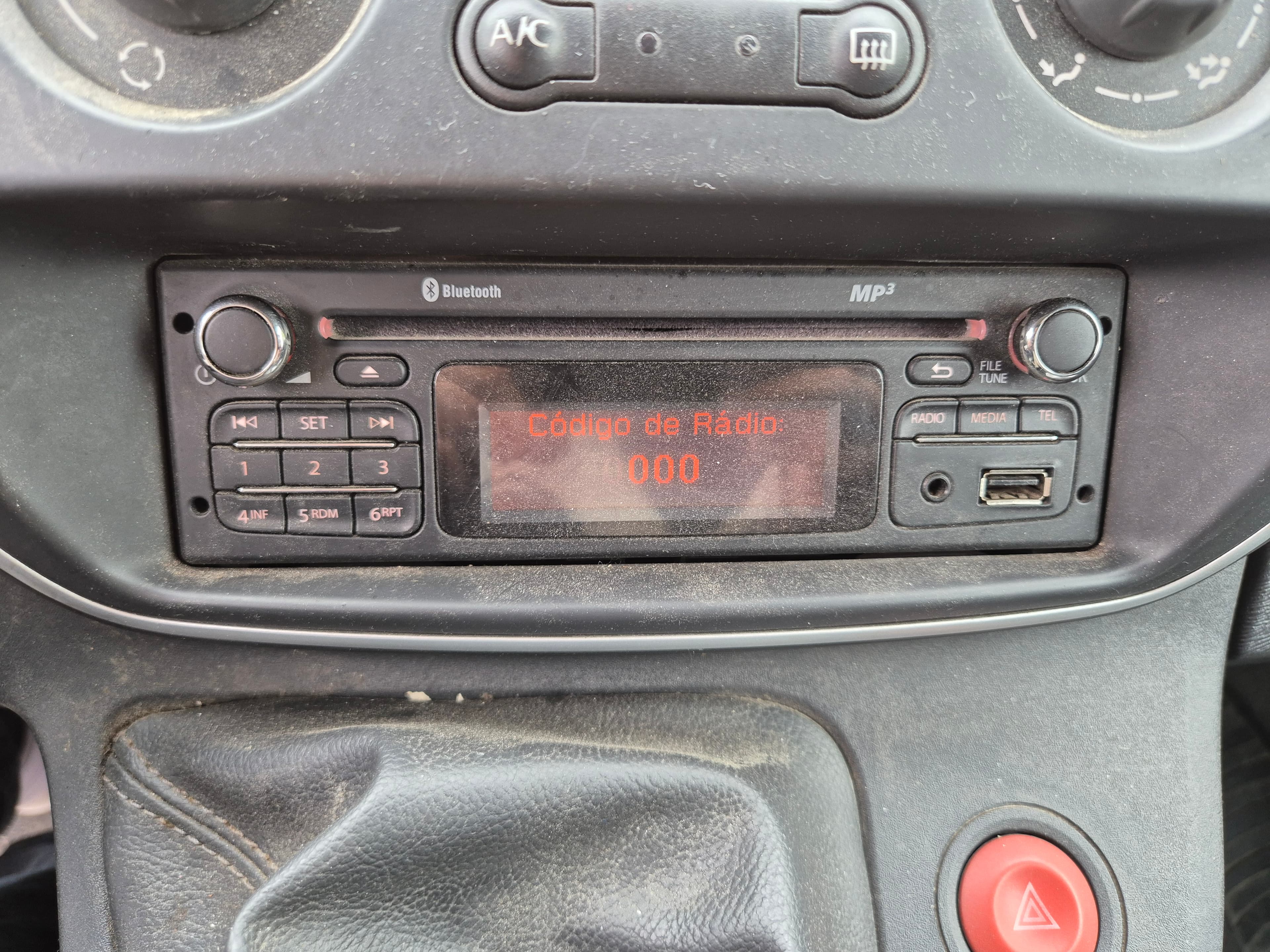 Renault Kangoo · Ano 2015 — imagem 37