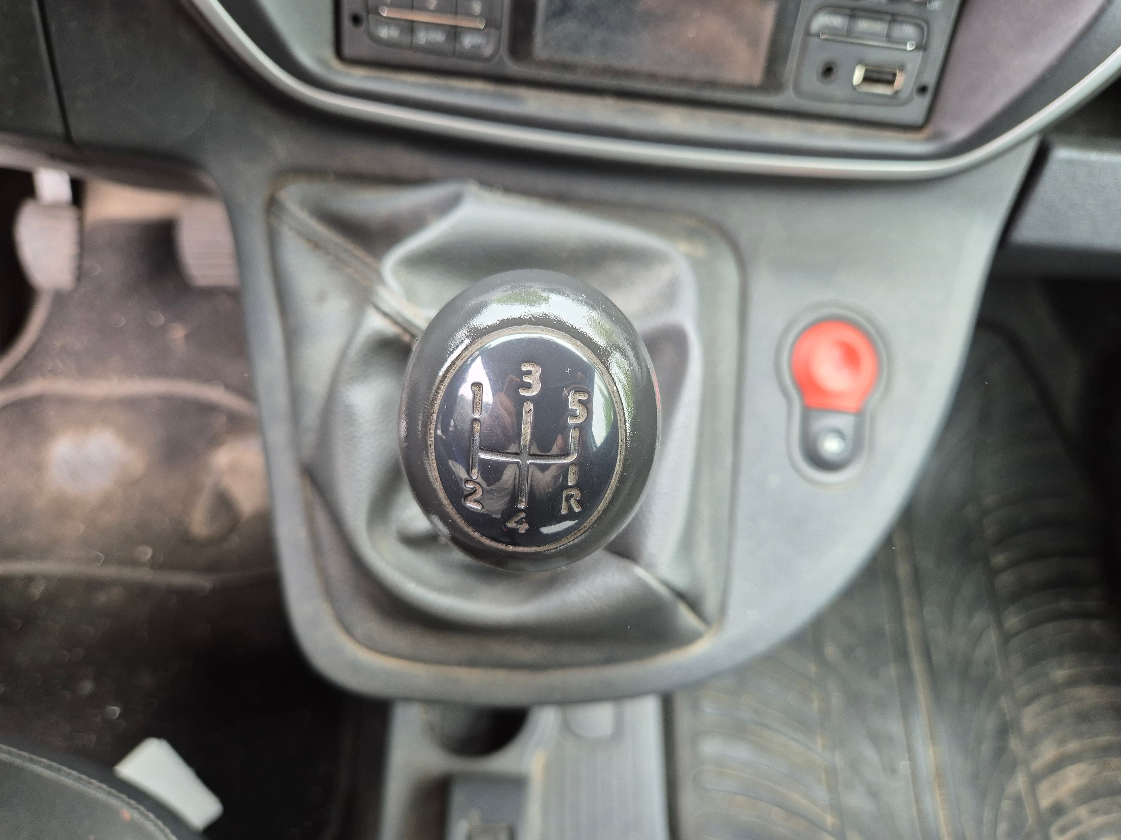Renault Kangoo · Ano 2015 — imagem 26