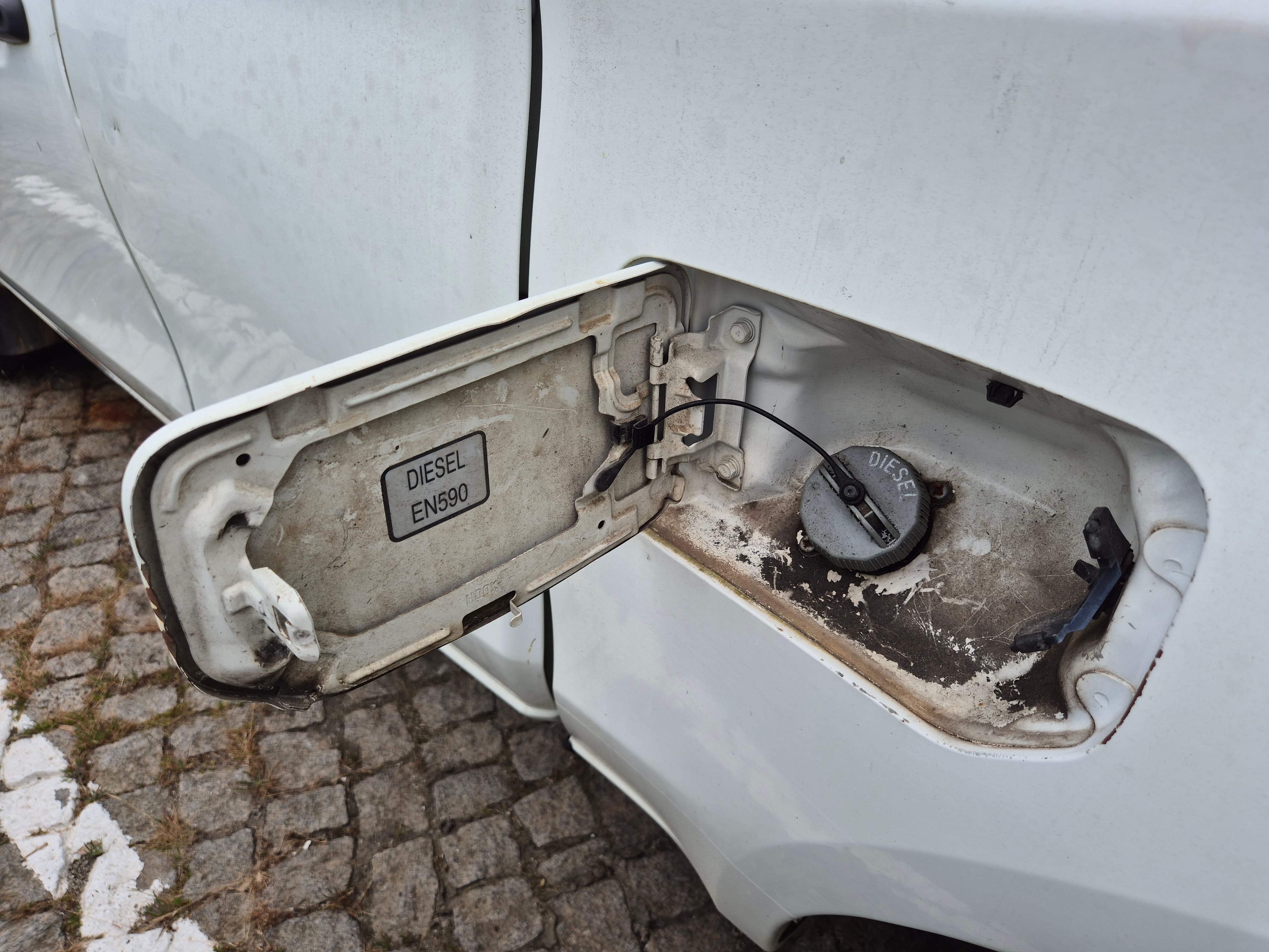 Mitsubishi L200 · Ano 2015 — imagem 13