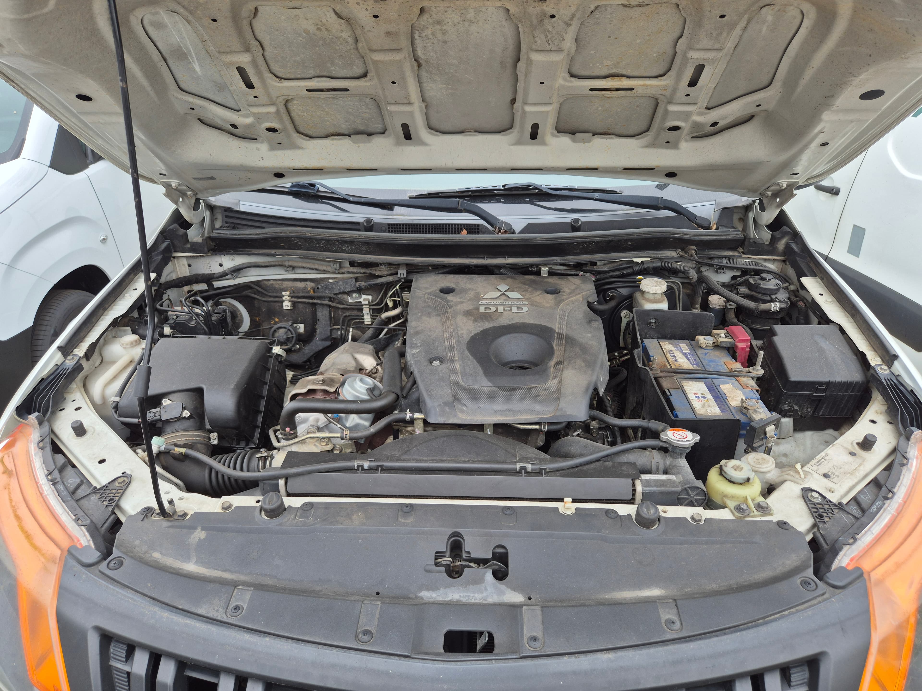 Mitsubishi L200 · Ano 2015 — imagem 35