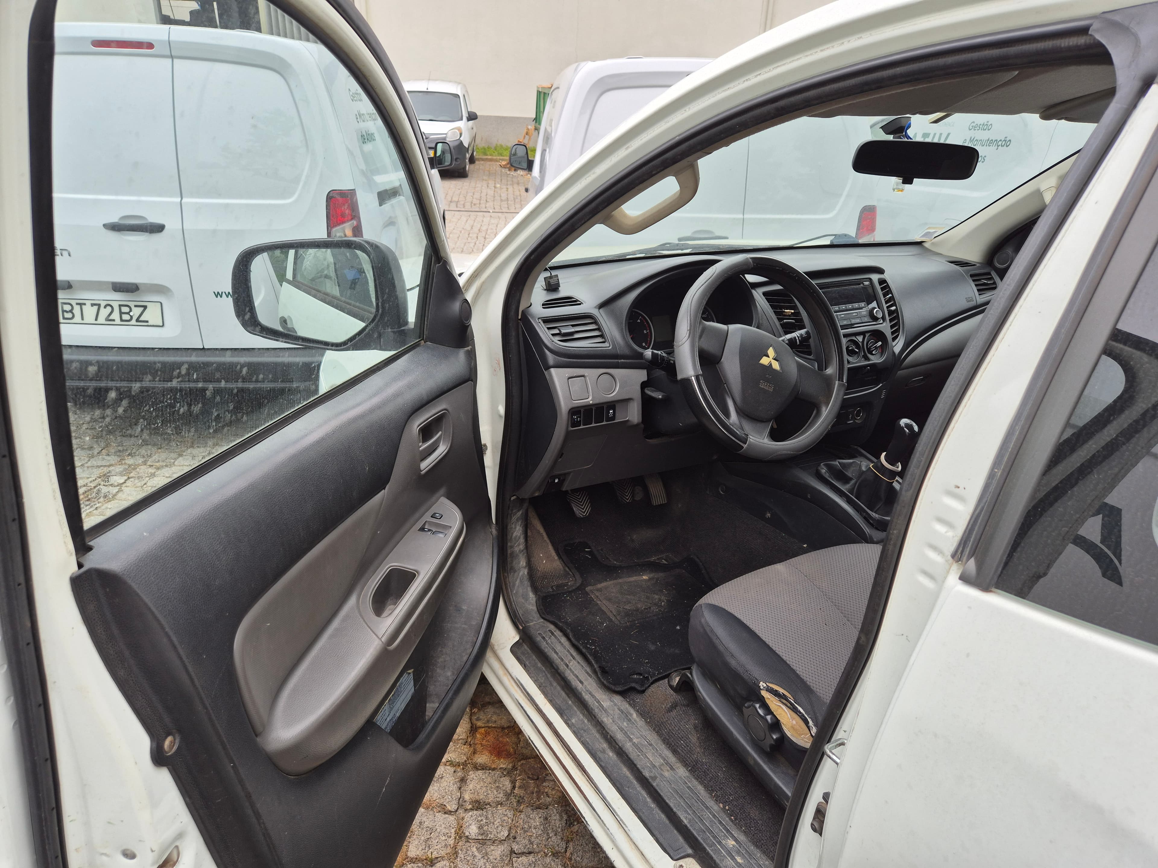 Mitsubishi L200 · Ano 2015 — imagem 14