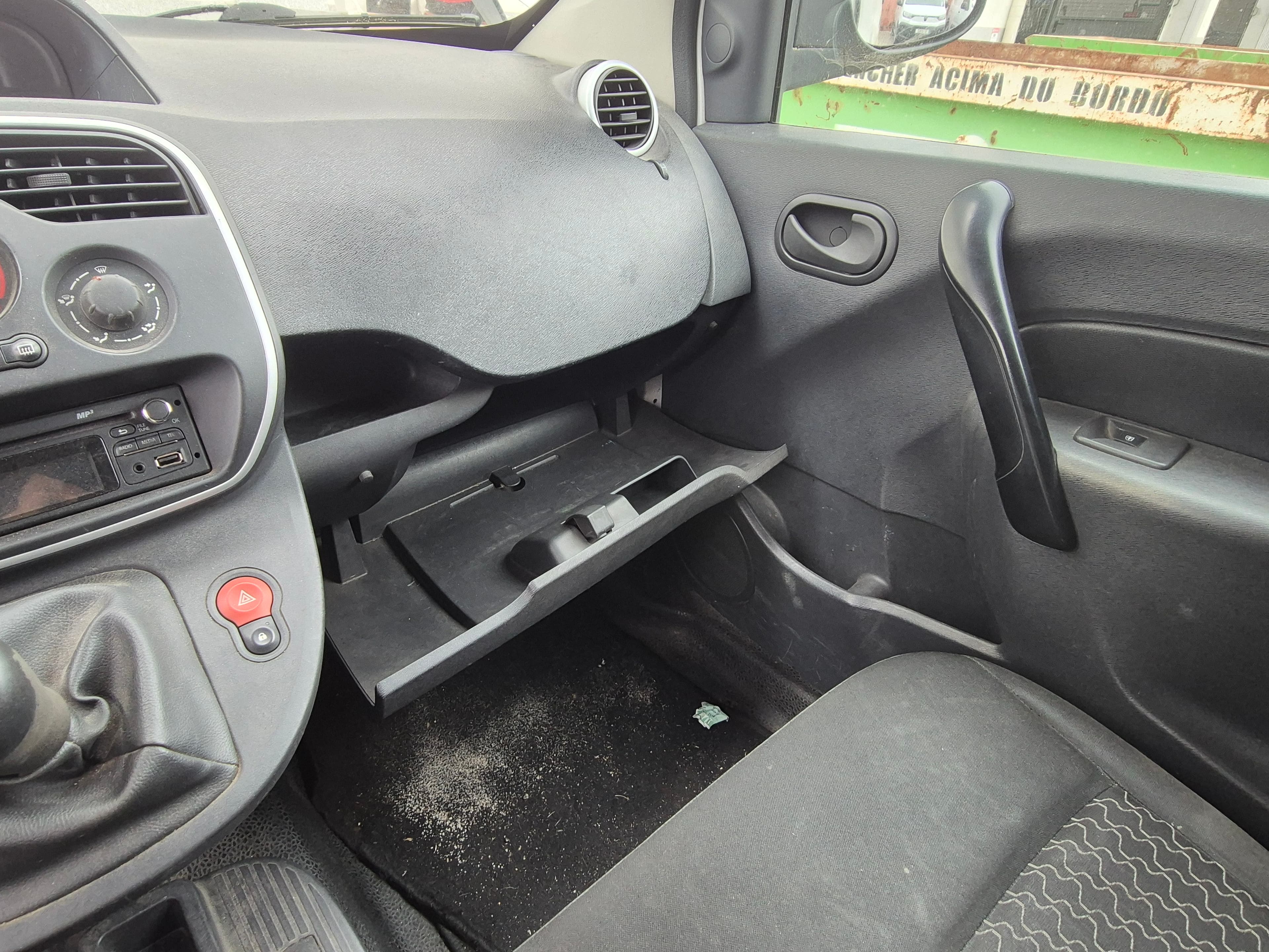 Renault Kangoo · Ano 2014 — image 28