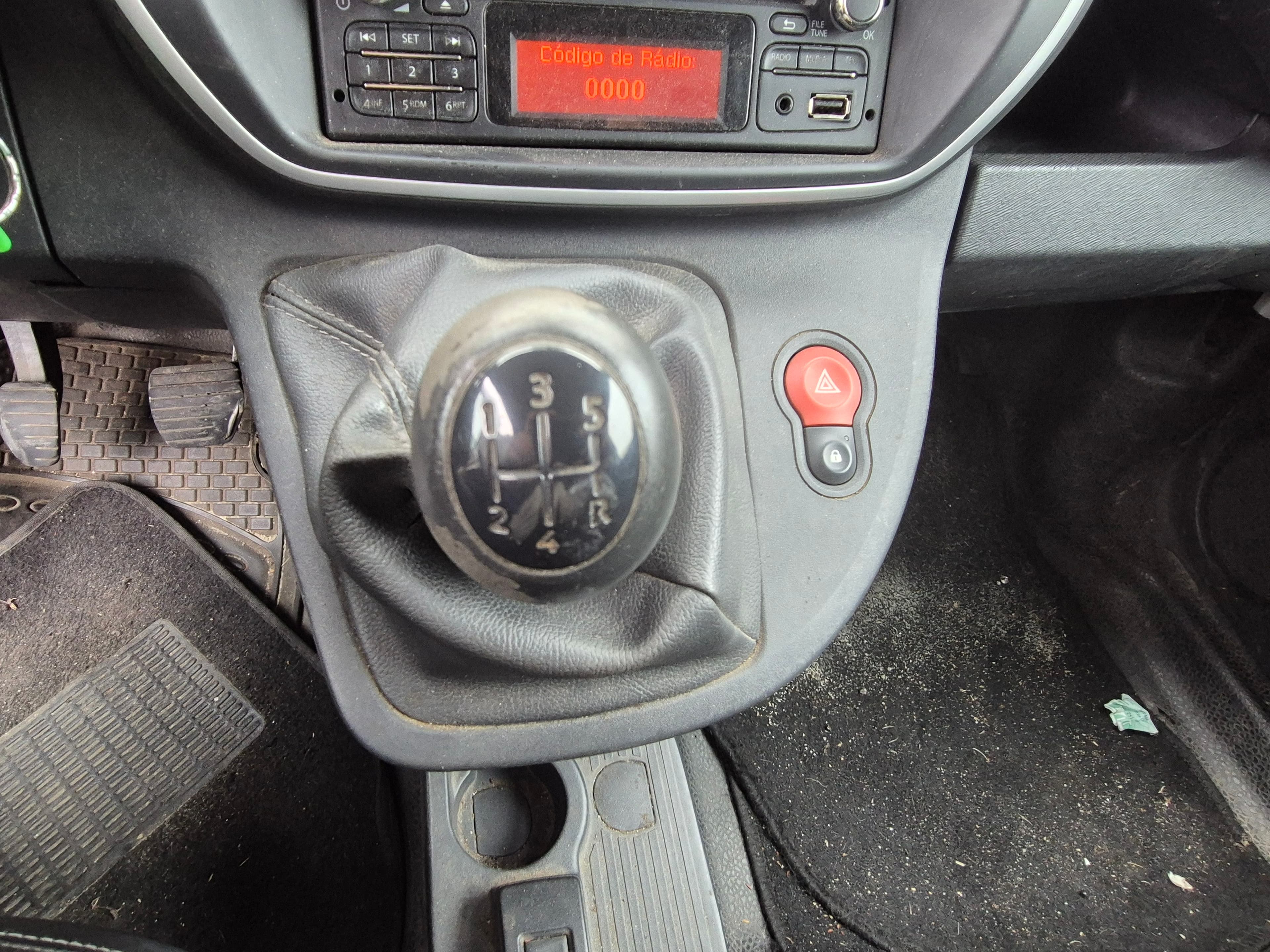 Renault Kangoo · Ano 2014 — image 26
