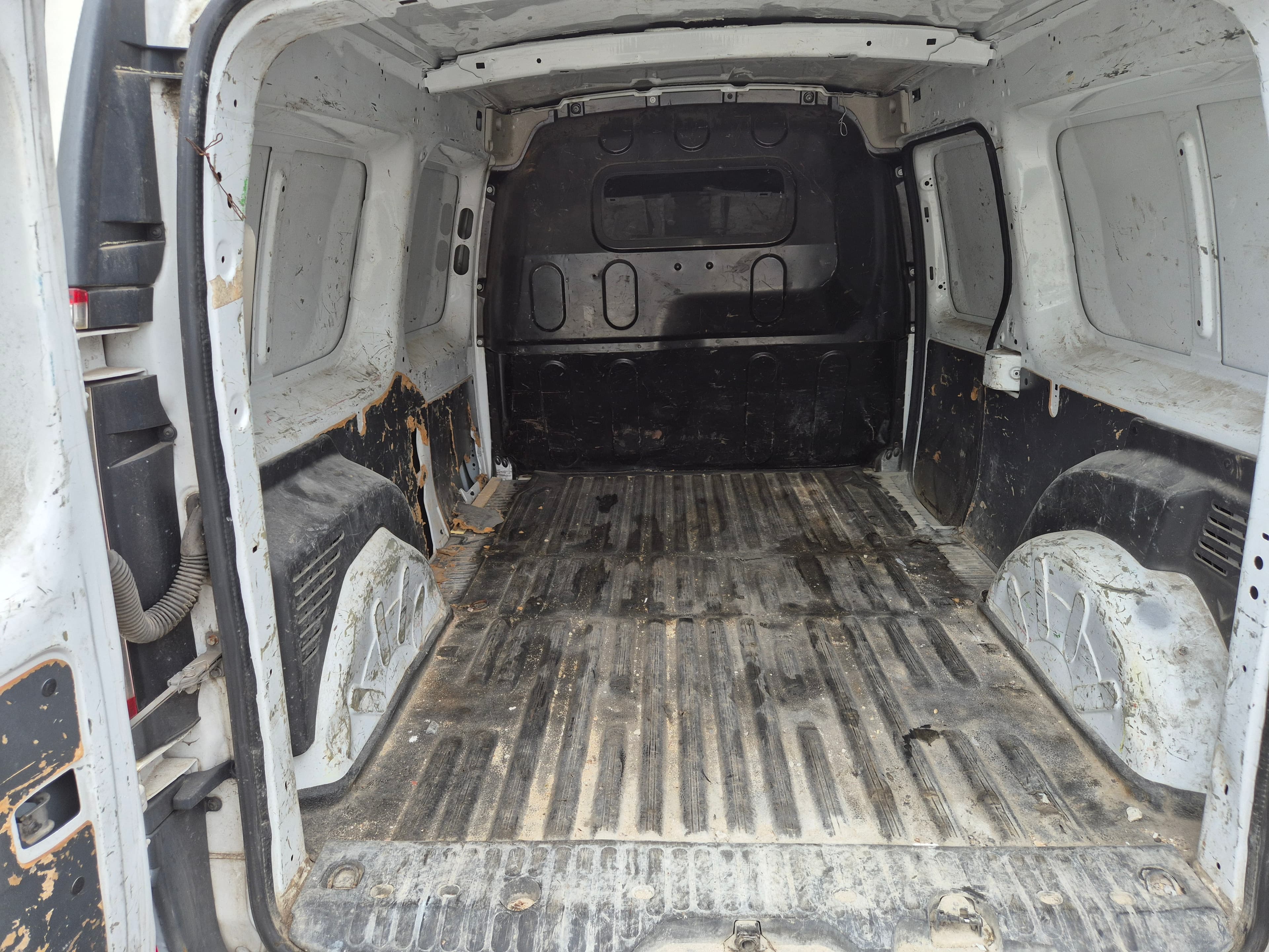 Renault Kangoo · Ano 2014 — image 8