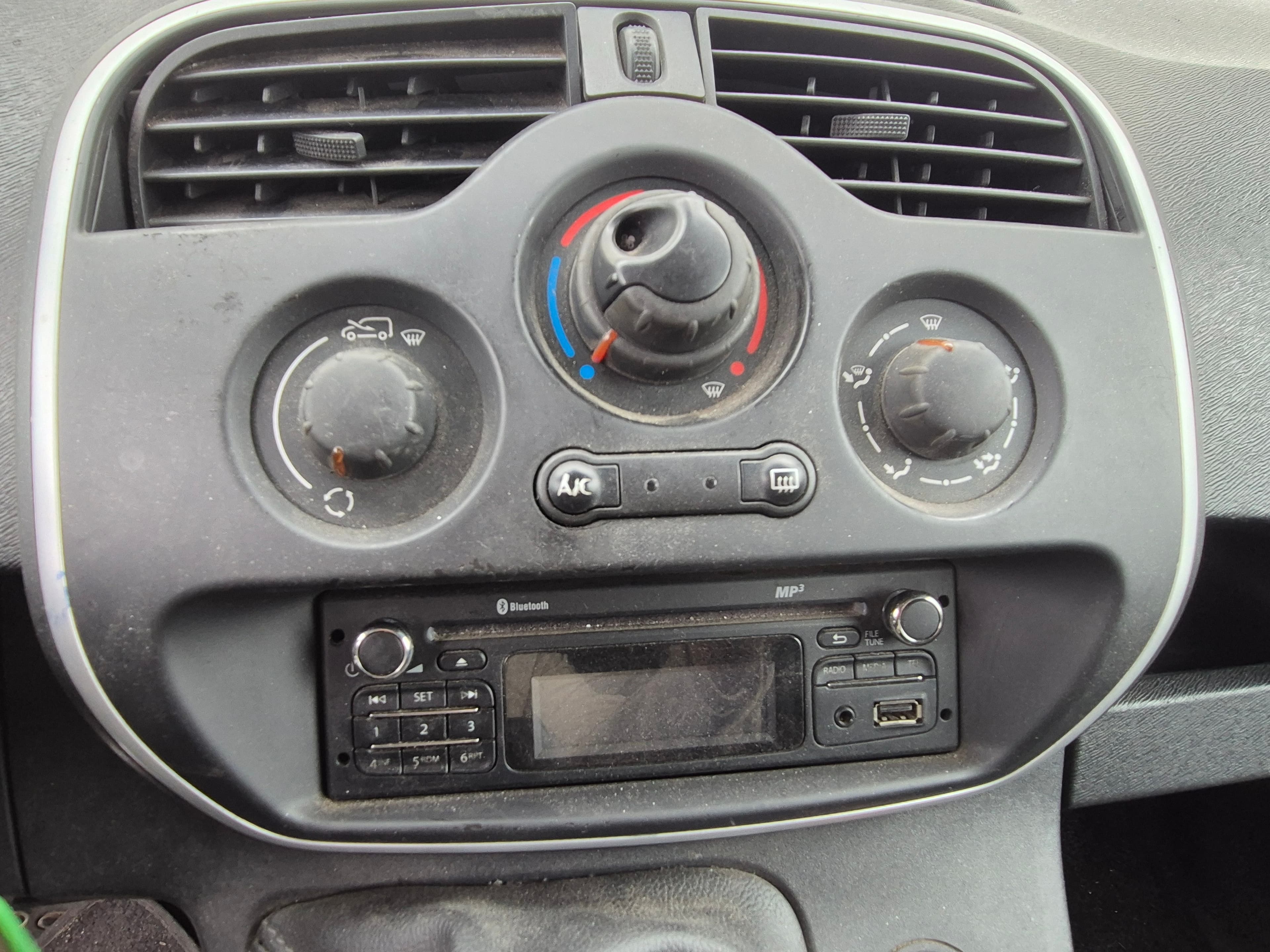 Renault Kangoo · Ano 2014 — image 27