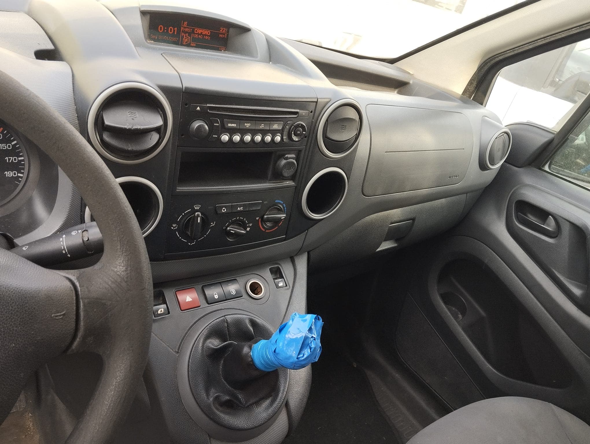 Peugeot Partner 1.6 HDI · Ano 2013 — imagem 11