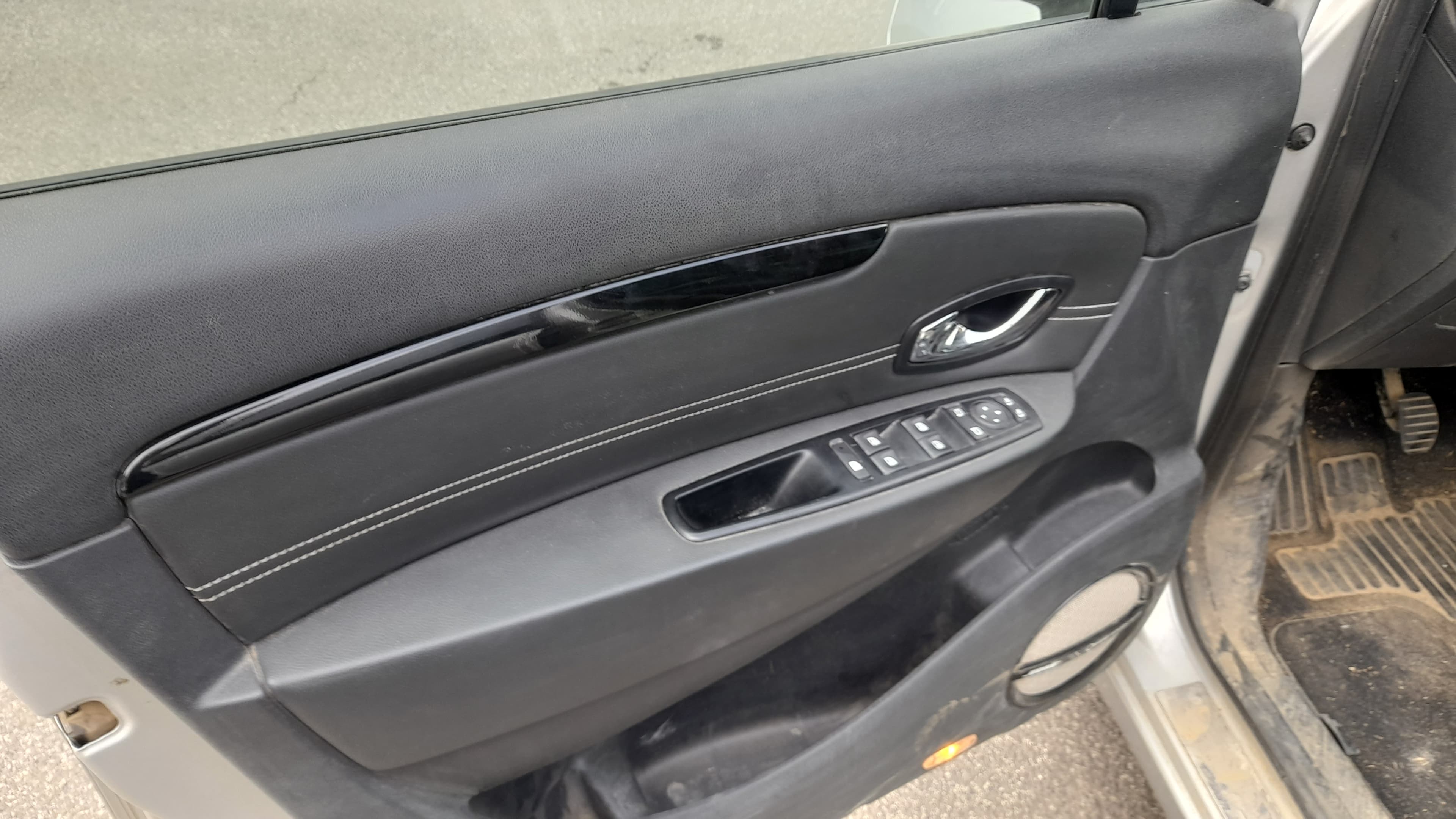 Renault Grand Scenic 1.5 DCI · Ano 2016 — imagen 12