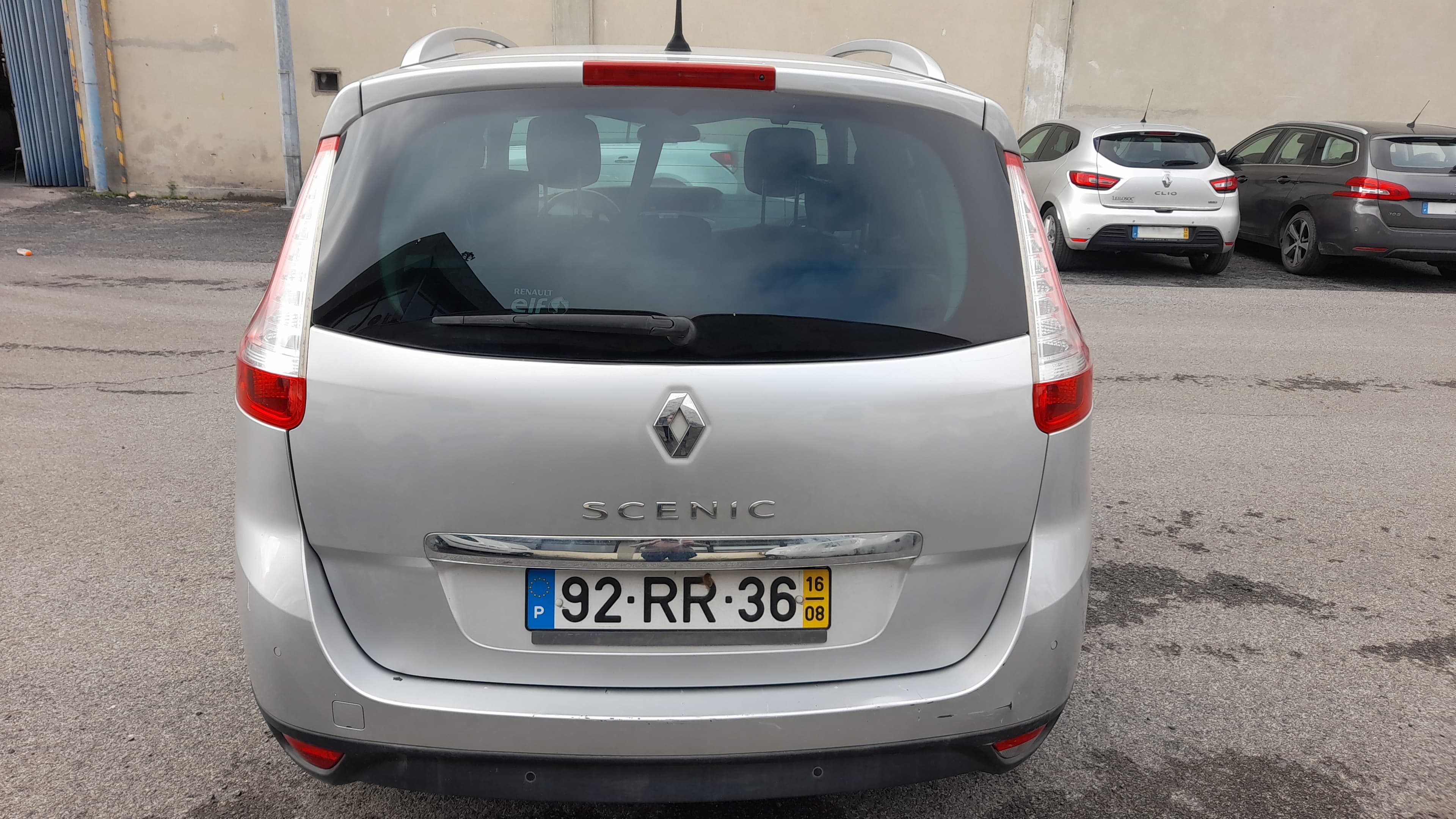 Renault Grand Scenic 1.5 DCI · Ano 2016 — imagen 7