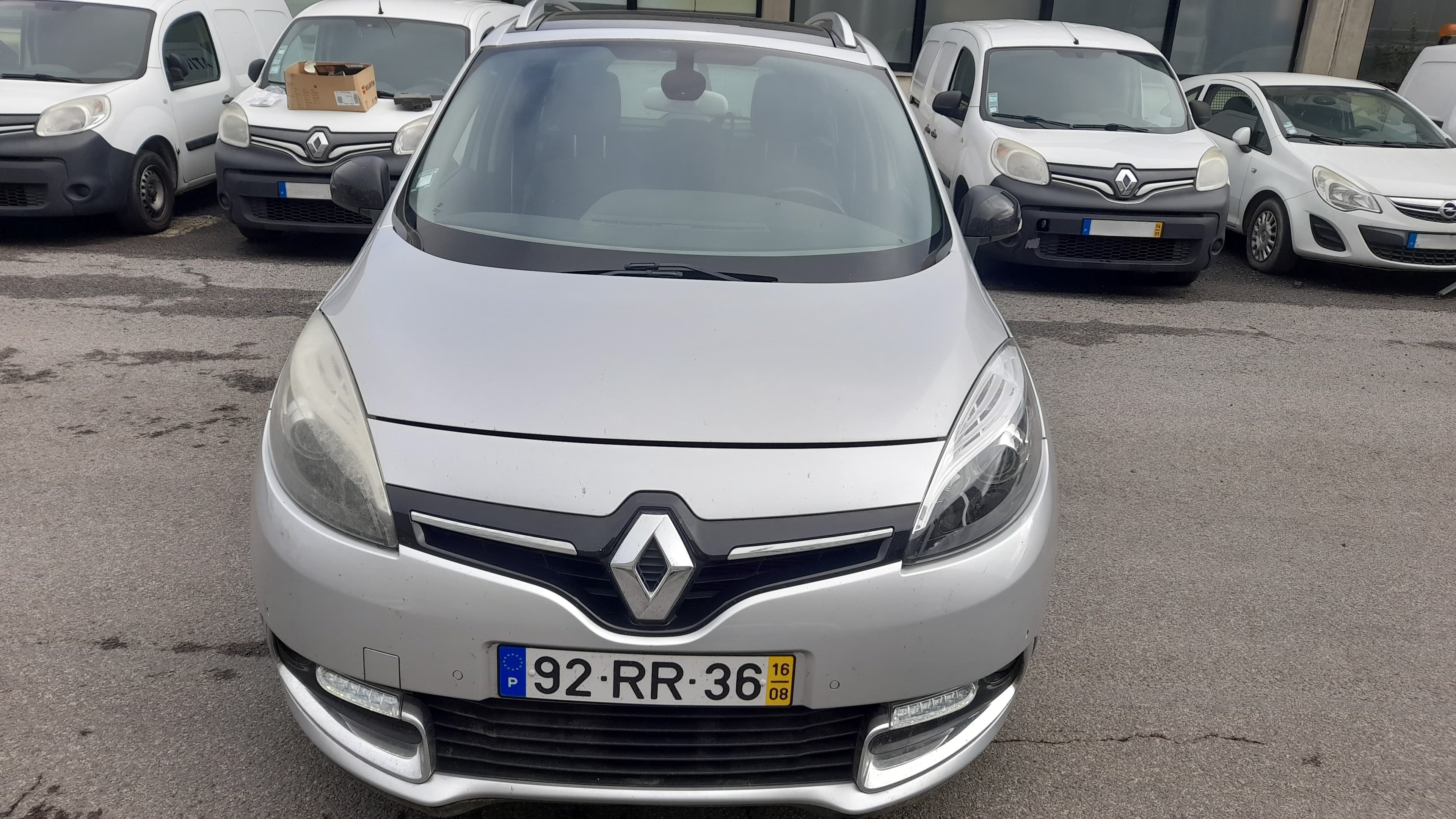 Renault Grand Scenic 1.5 DCI · Ano 2016 — imagen 2
