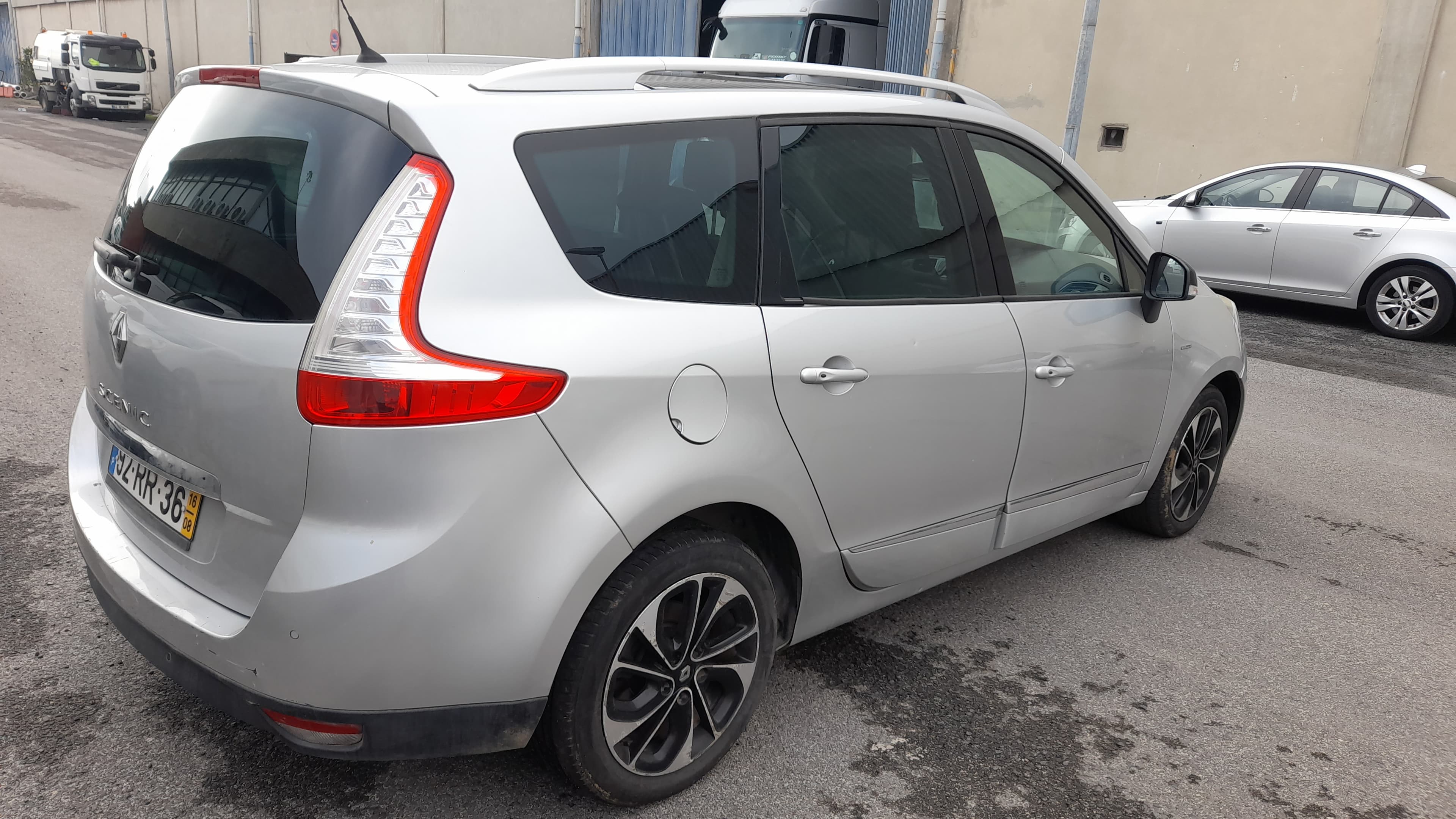 Renault Grand Scenic 1.5 DCI · Ano 2016 — imagen 8