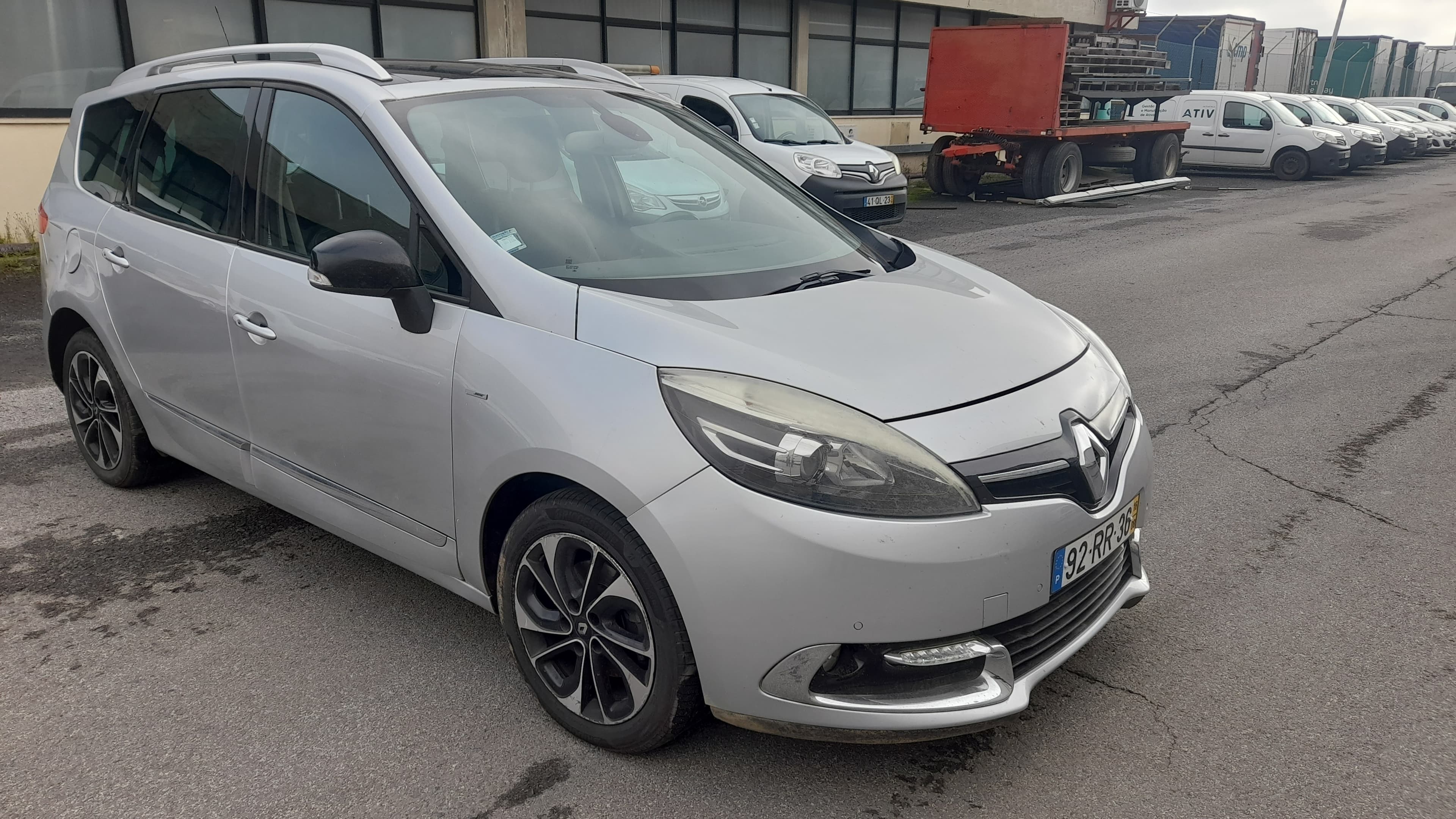 Renault Grand Scenic 1.5 DCI · Ano 2016 — imagen 3