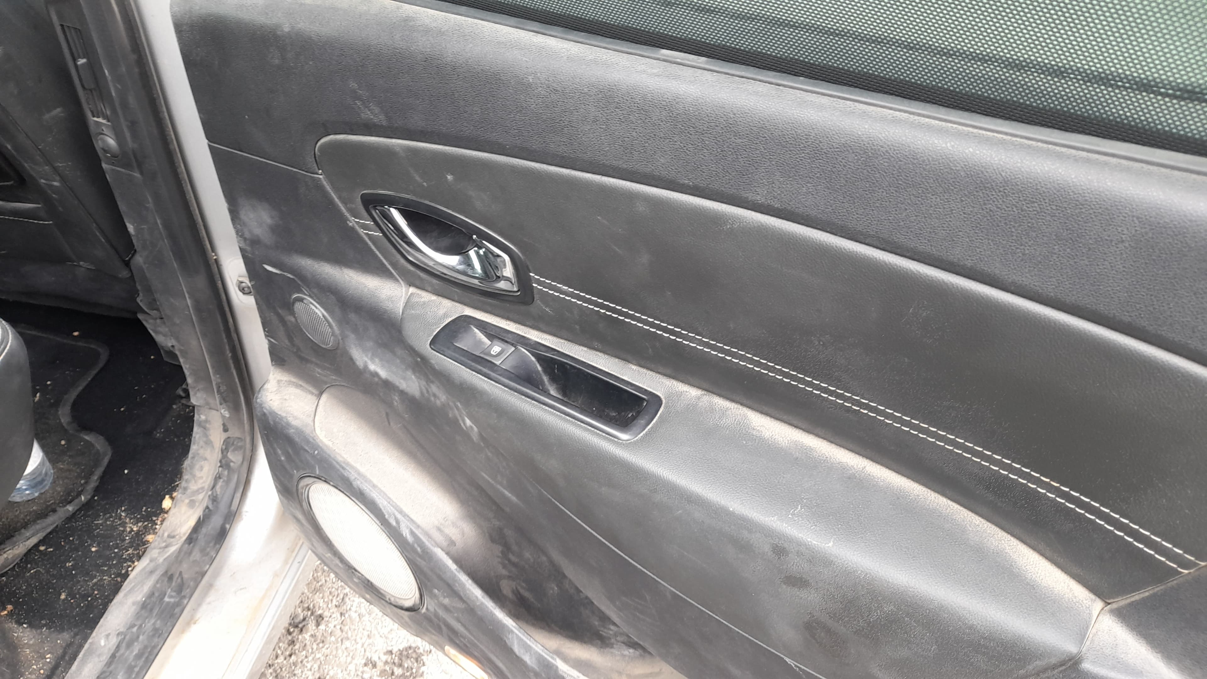 Renault Grand Scenic 1.5 DCI · Ano 2016 — imagen 23