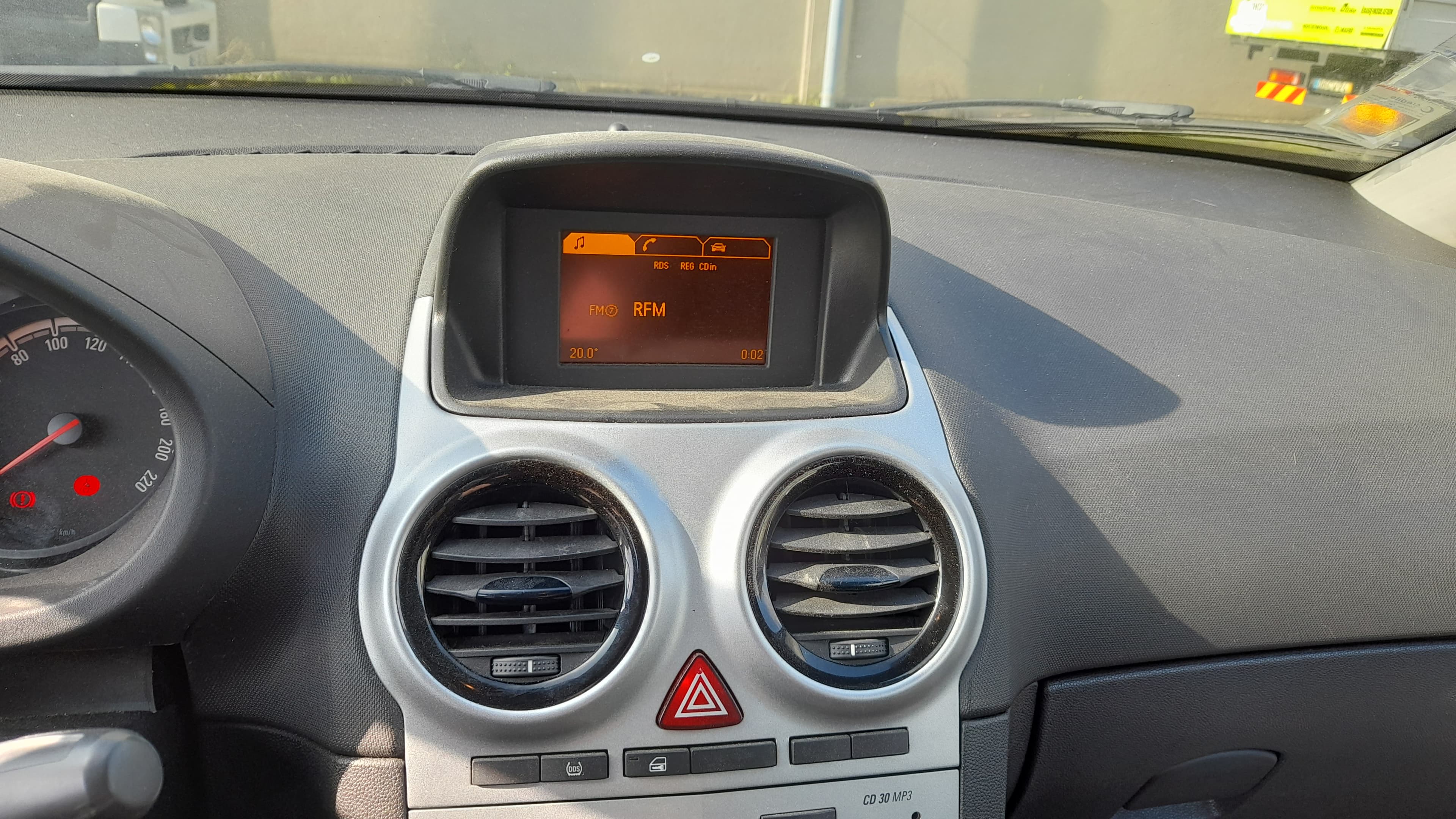 Opel Corsa Van 1.3 CDTi · Ano 2014 — imagem 14